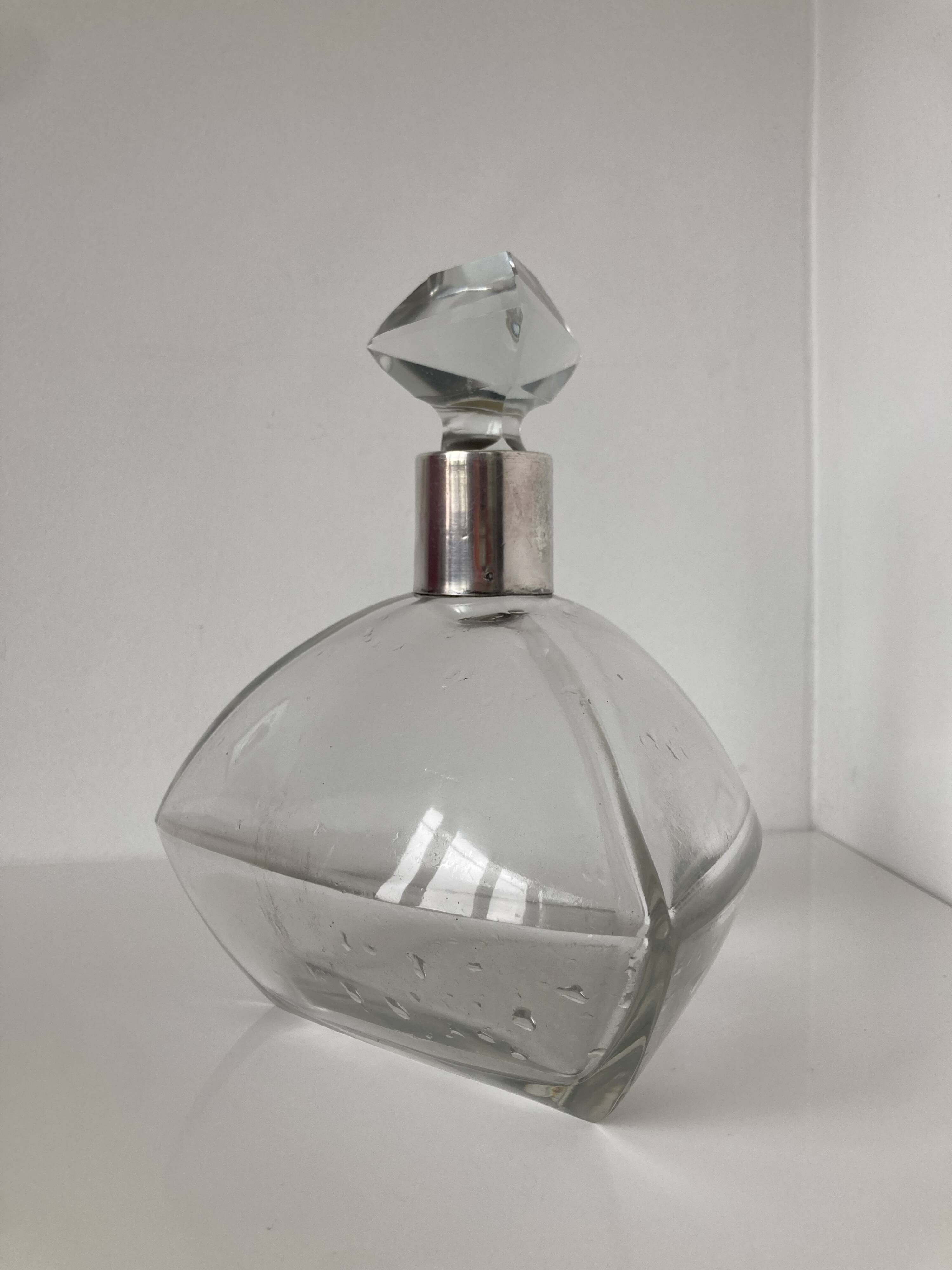 Beautiful cut crystal carafe with its stopper and solid silver setting