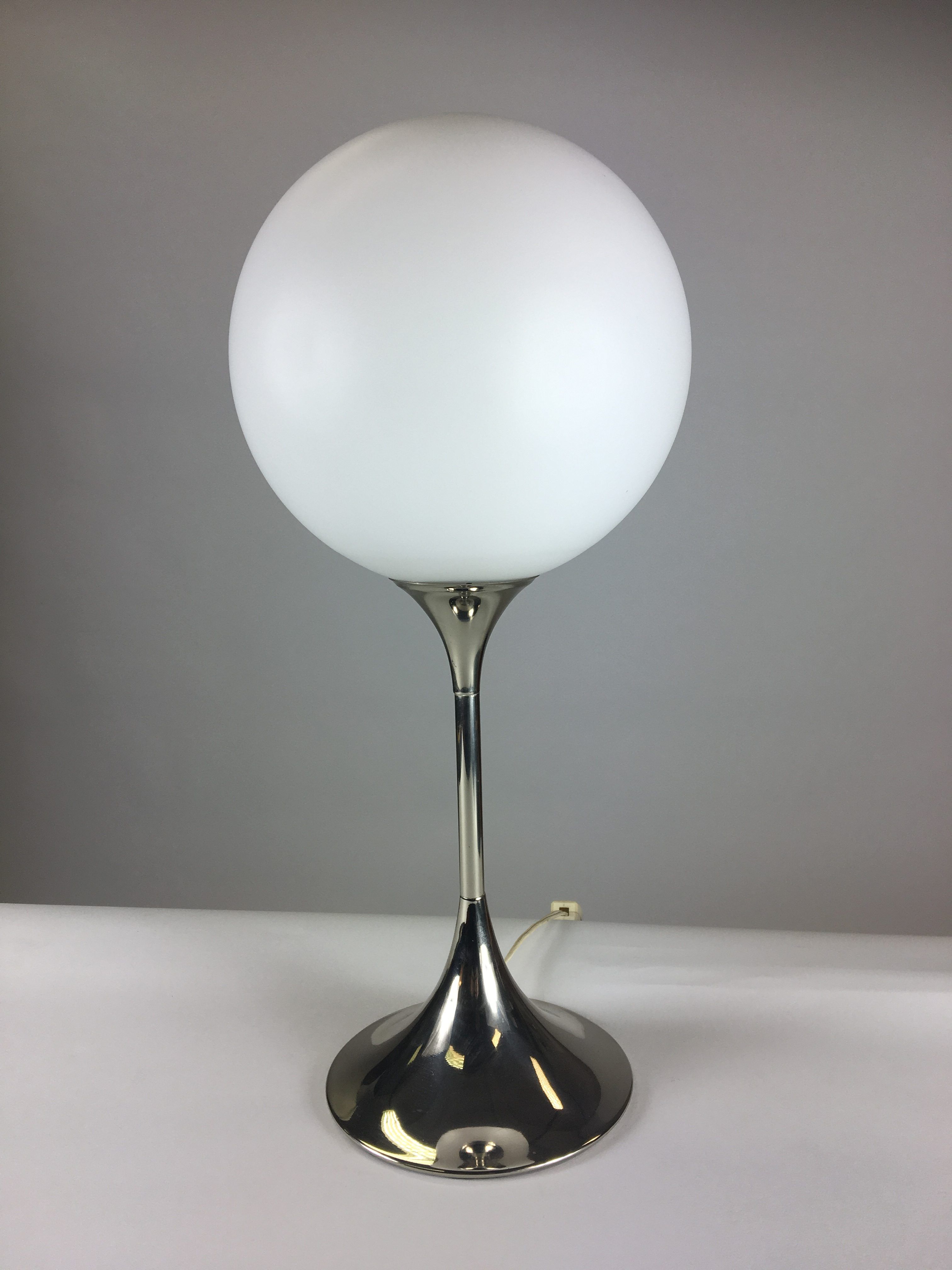 Tulip shape desk lamp