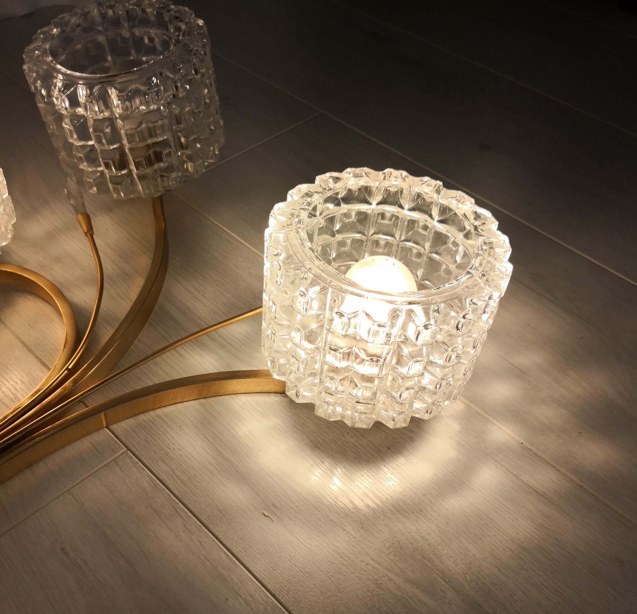 Luster 6 glass globes 60
