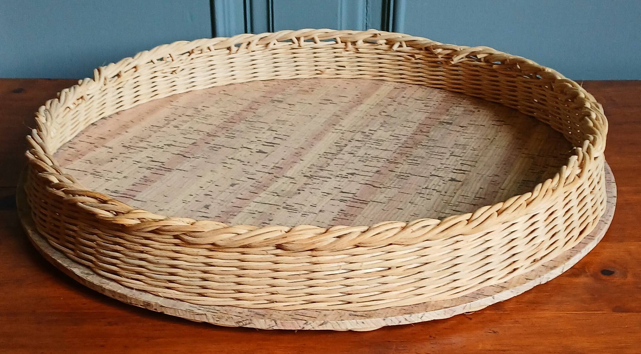 XL plateau in natural rattan & cork print wood, circa 1960.