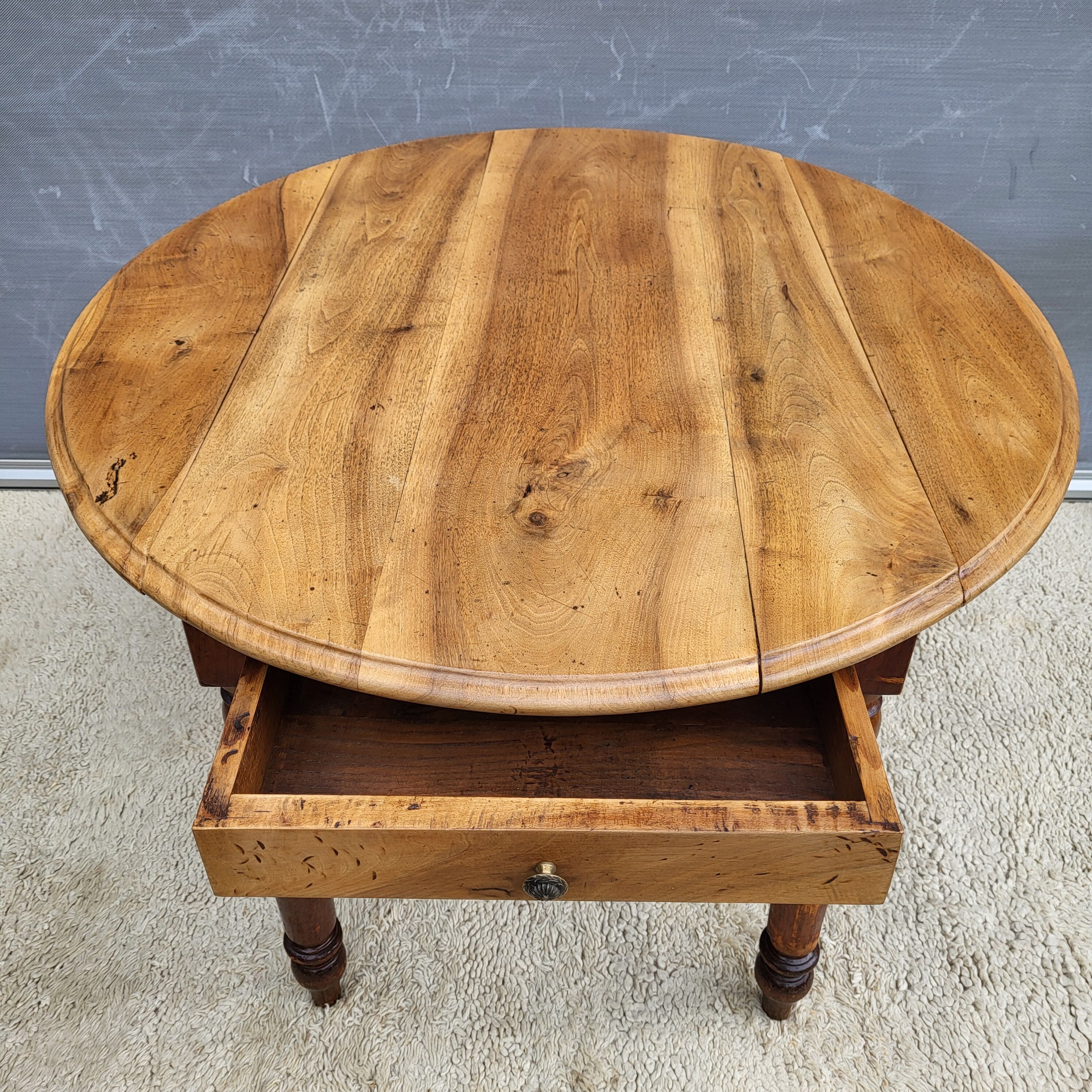 Table XIXth in Elm and Cherry: The Louis-Philippe Elegance