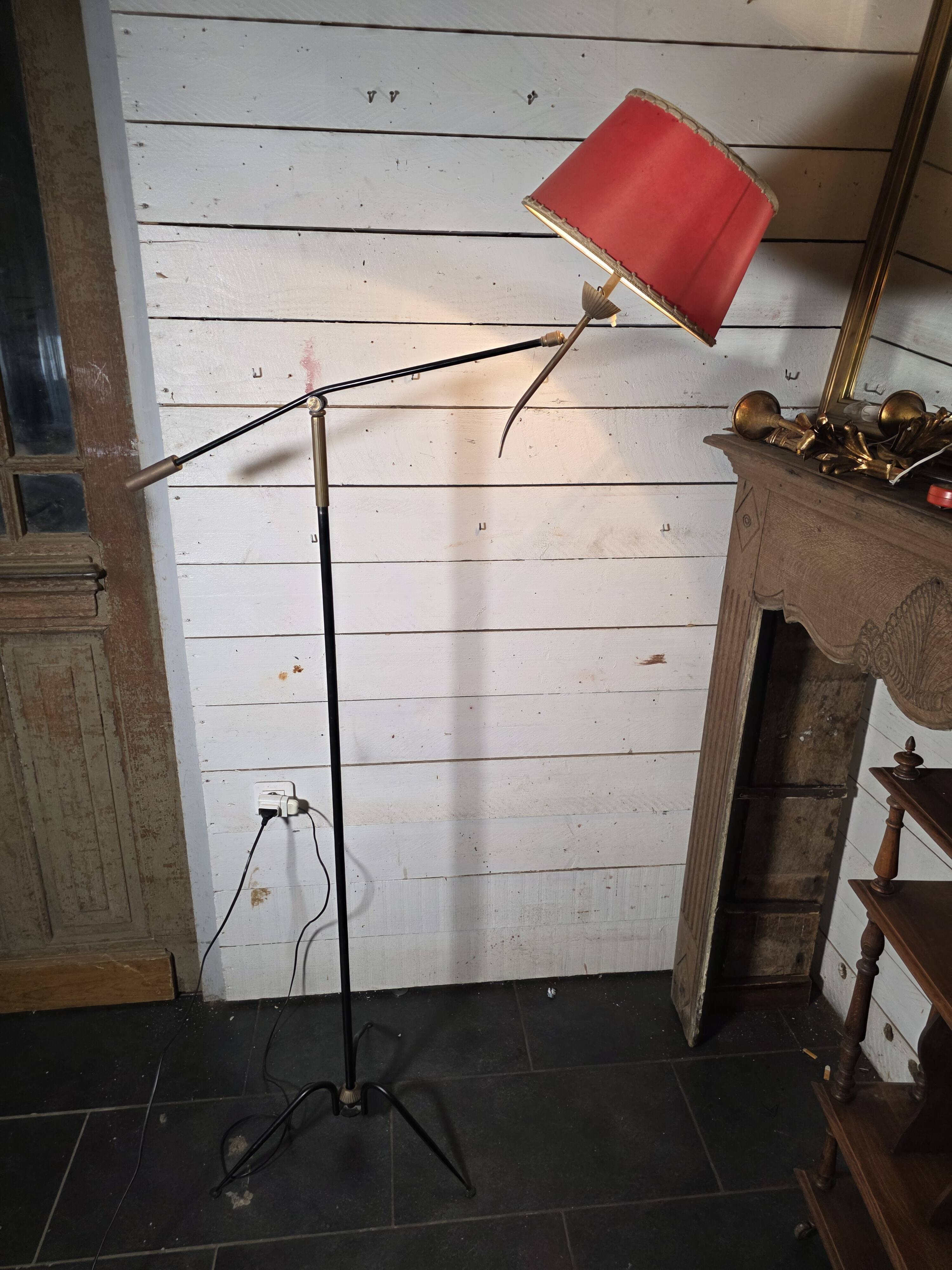 ​Lampadaire tripode à contrepoids Maison Lunel ,Années 50