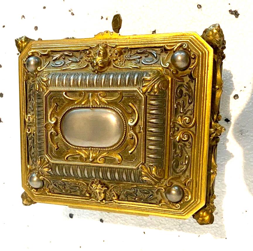 Jewelry box in gilded bronze with two patinas 20th century