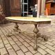 Table de salon en marbre et métal