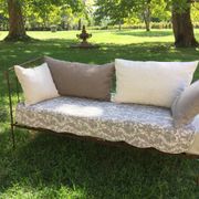 Lit banquette ancien fer forgé avec coussins