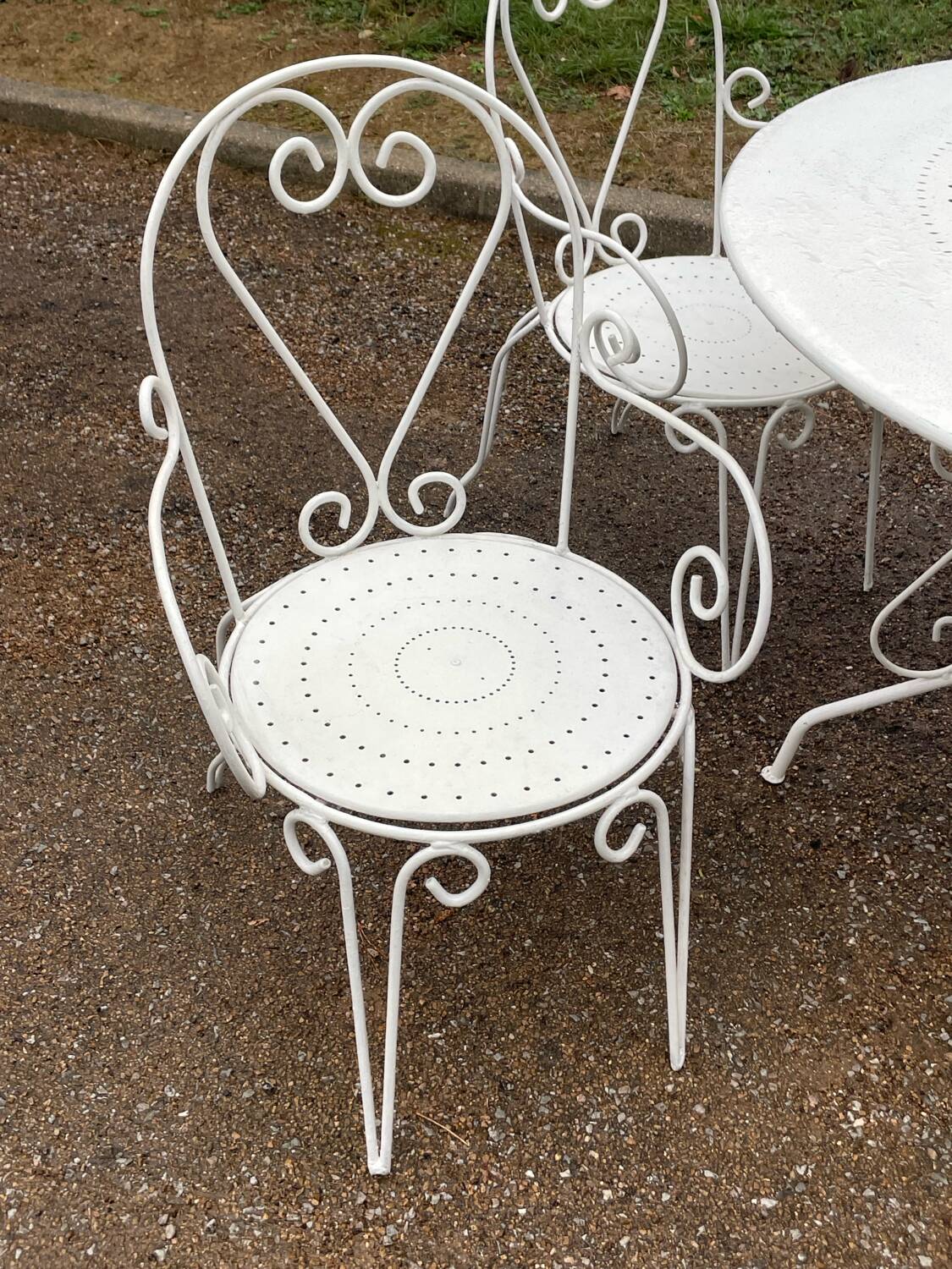Ensemble salon de jardin en fer forgé avec 4 chaises