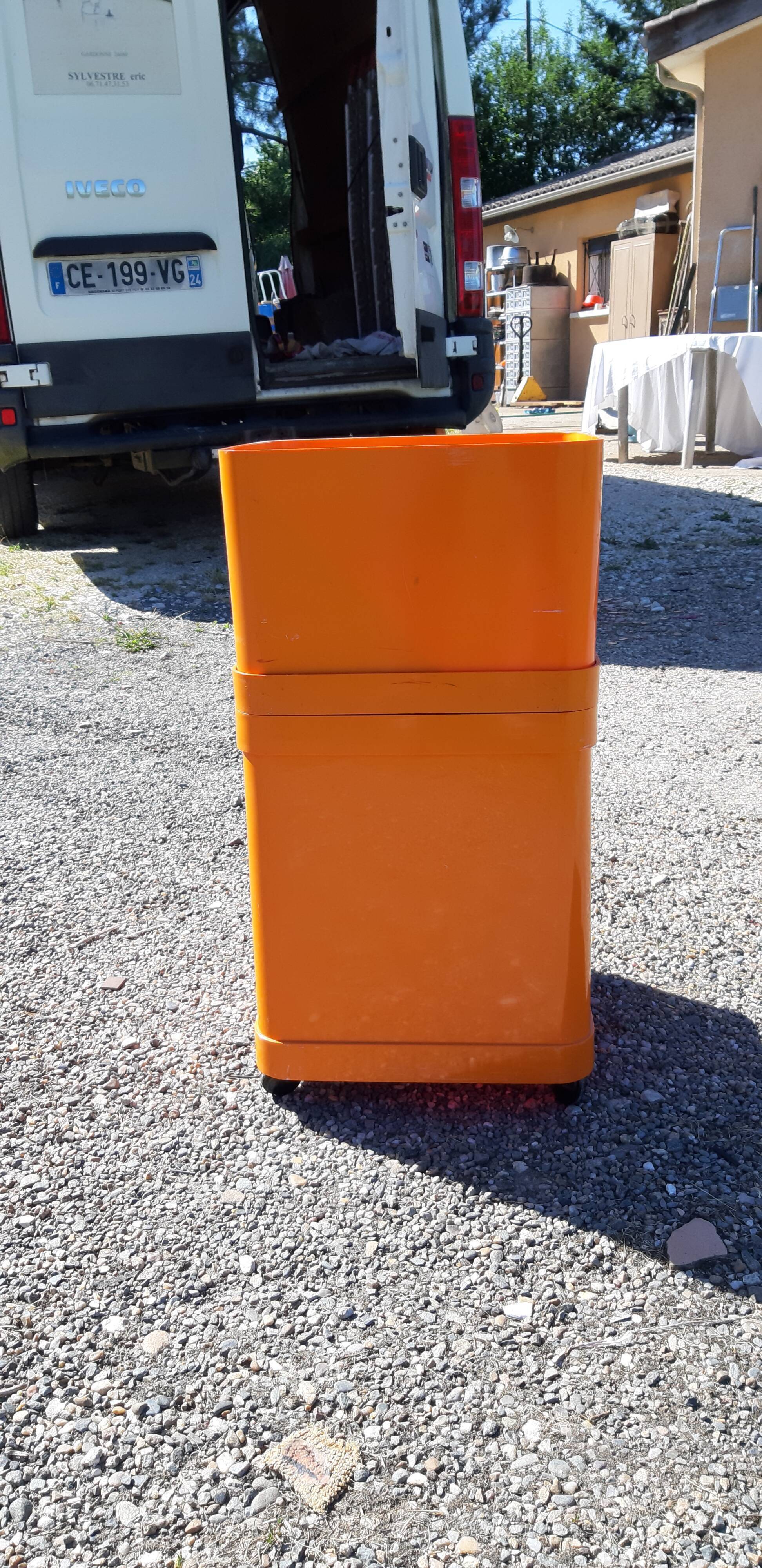 Modulable vintage furniture