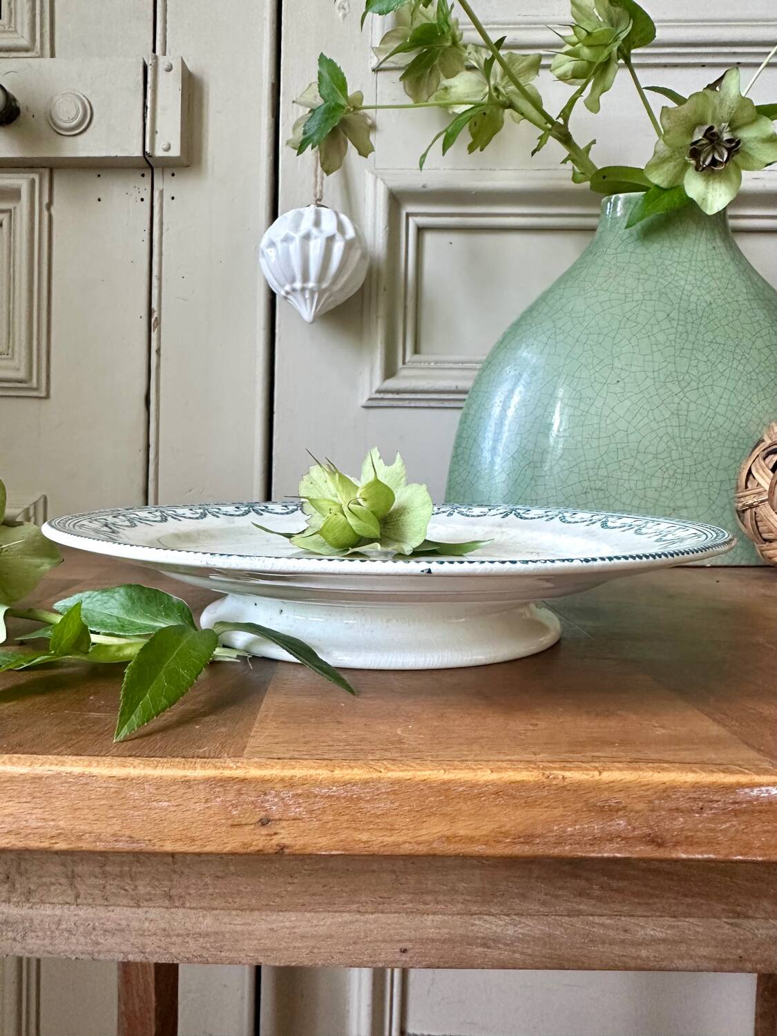 Small round dish on foot