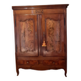 Armoire ancienne avec portes en loupe d'orme