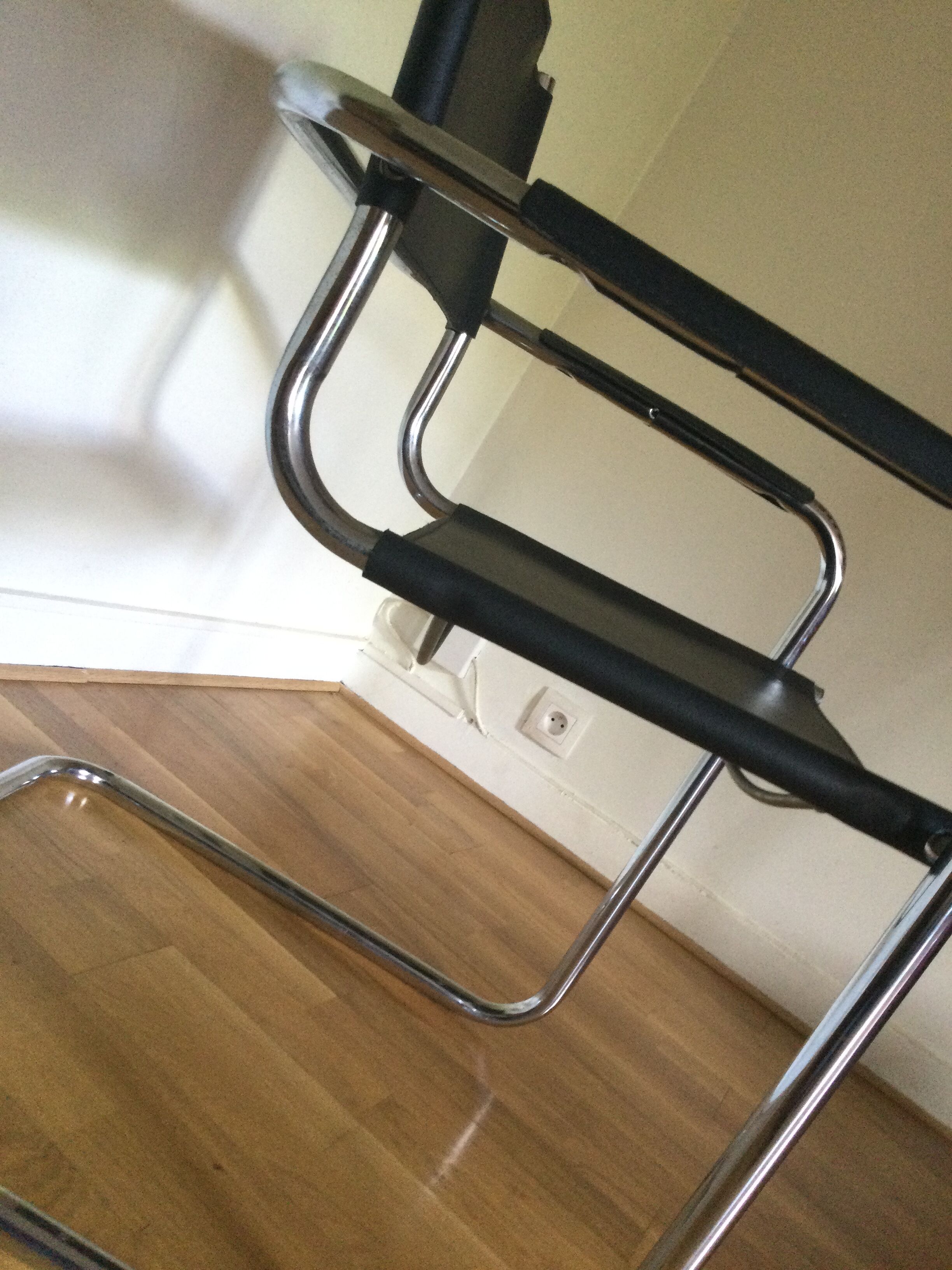 MG5 armchair by Matteo Grassi