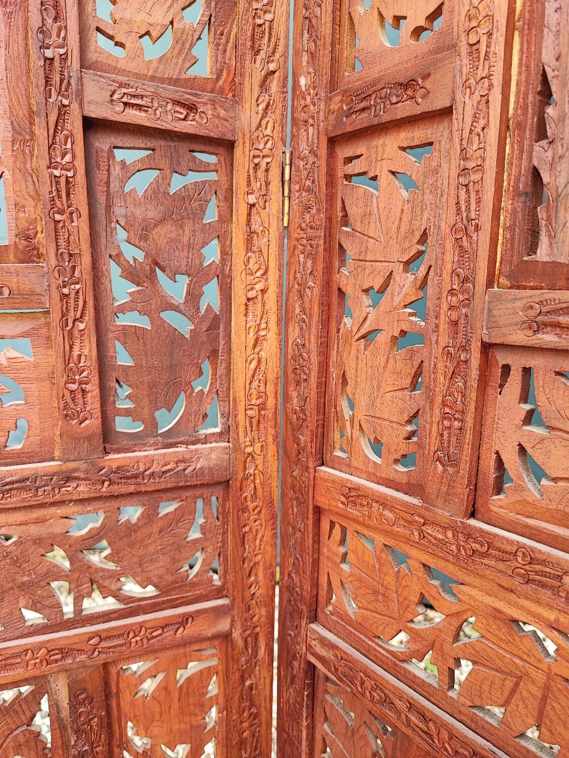 Three-panel screen made of solid wood