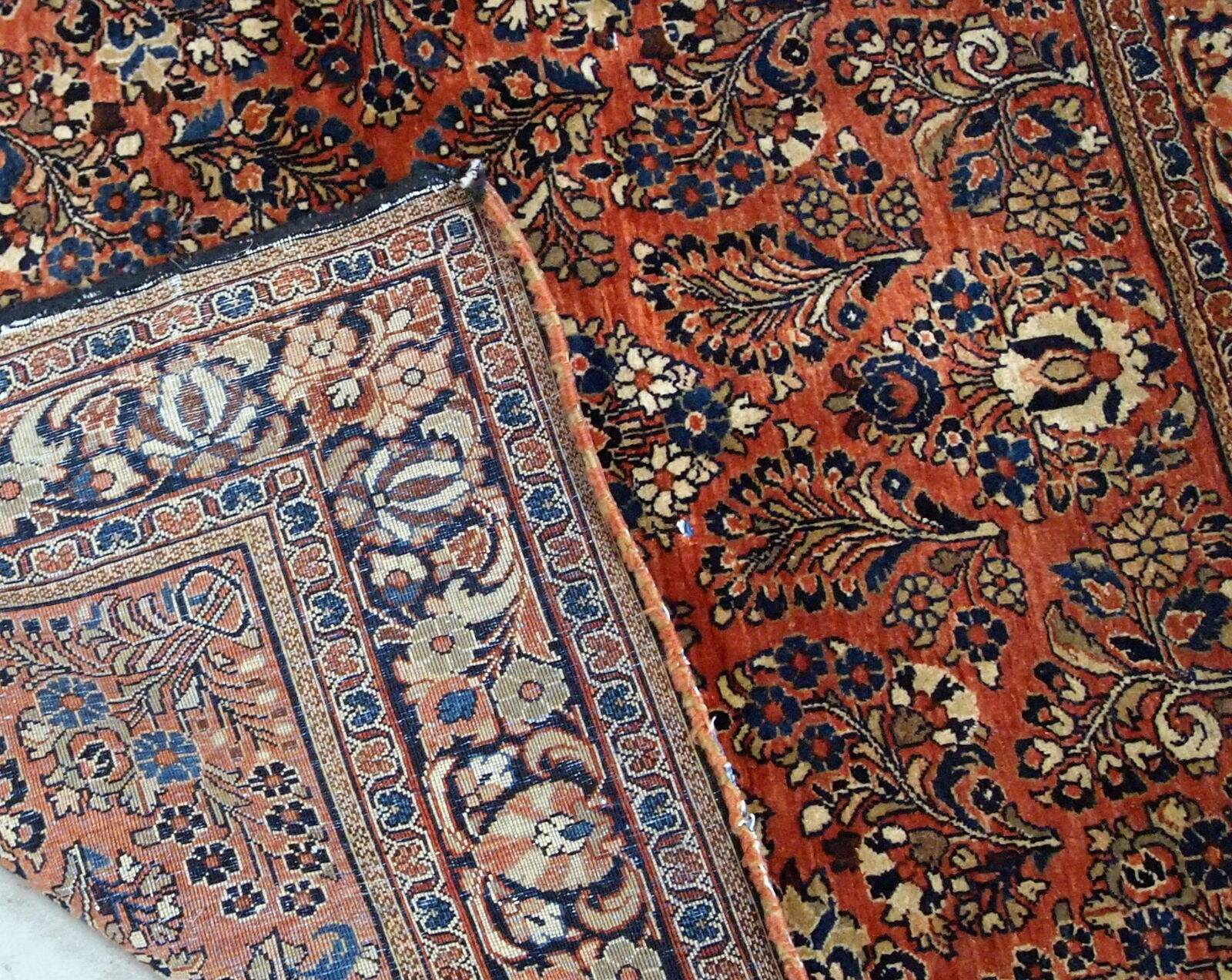 Handmade antique Persian Sarouk square rug 4.1'x 4.1' (125cm x 125cm) 1920s