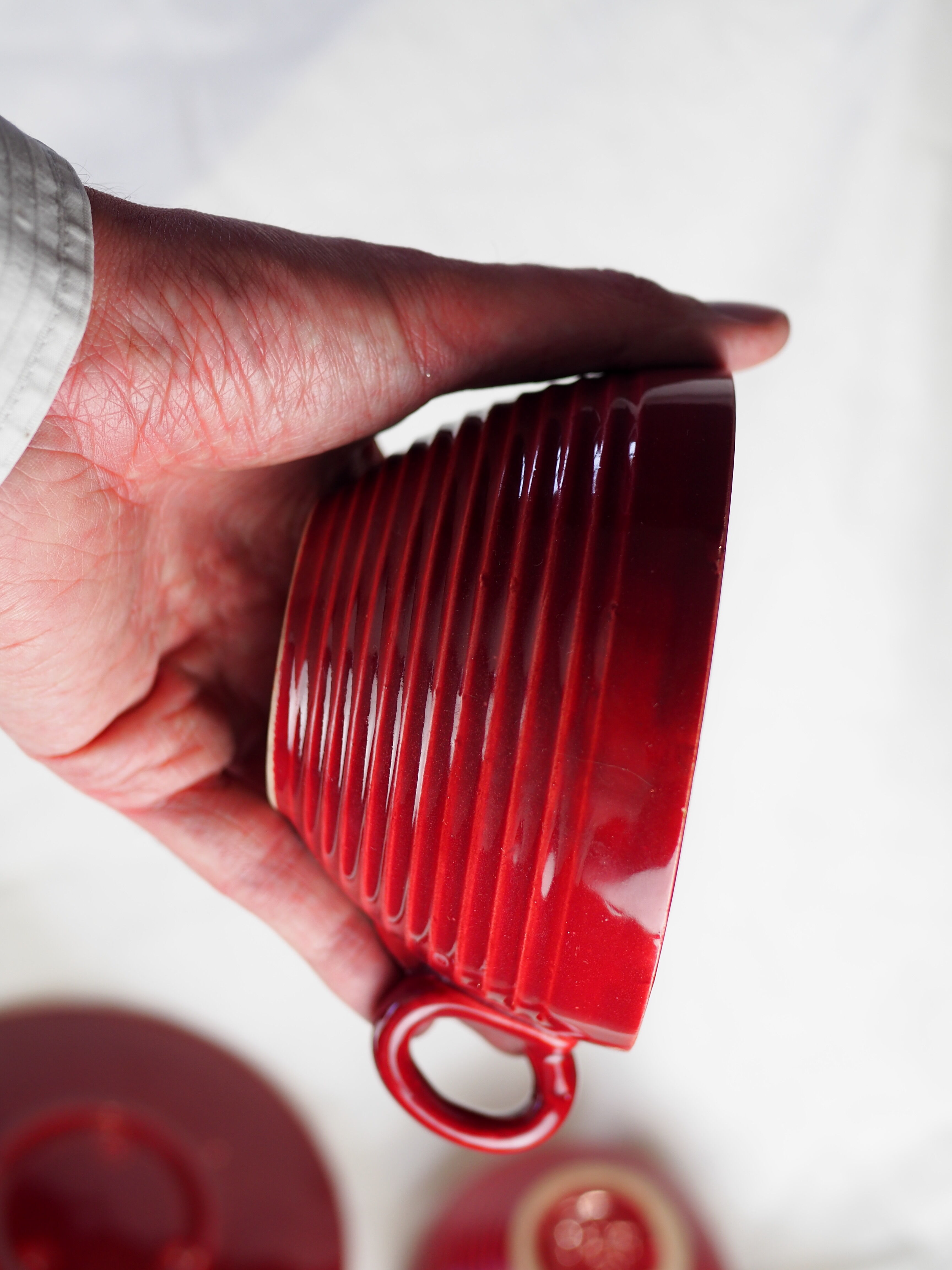 Pair of burgundy red cups with concentric streaks - Saint-Clément - 50s