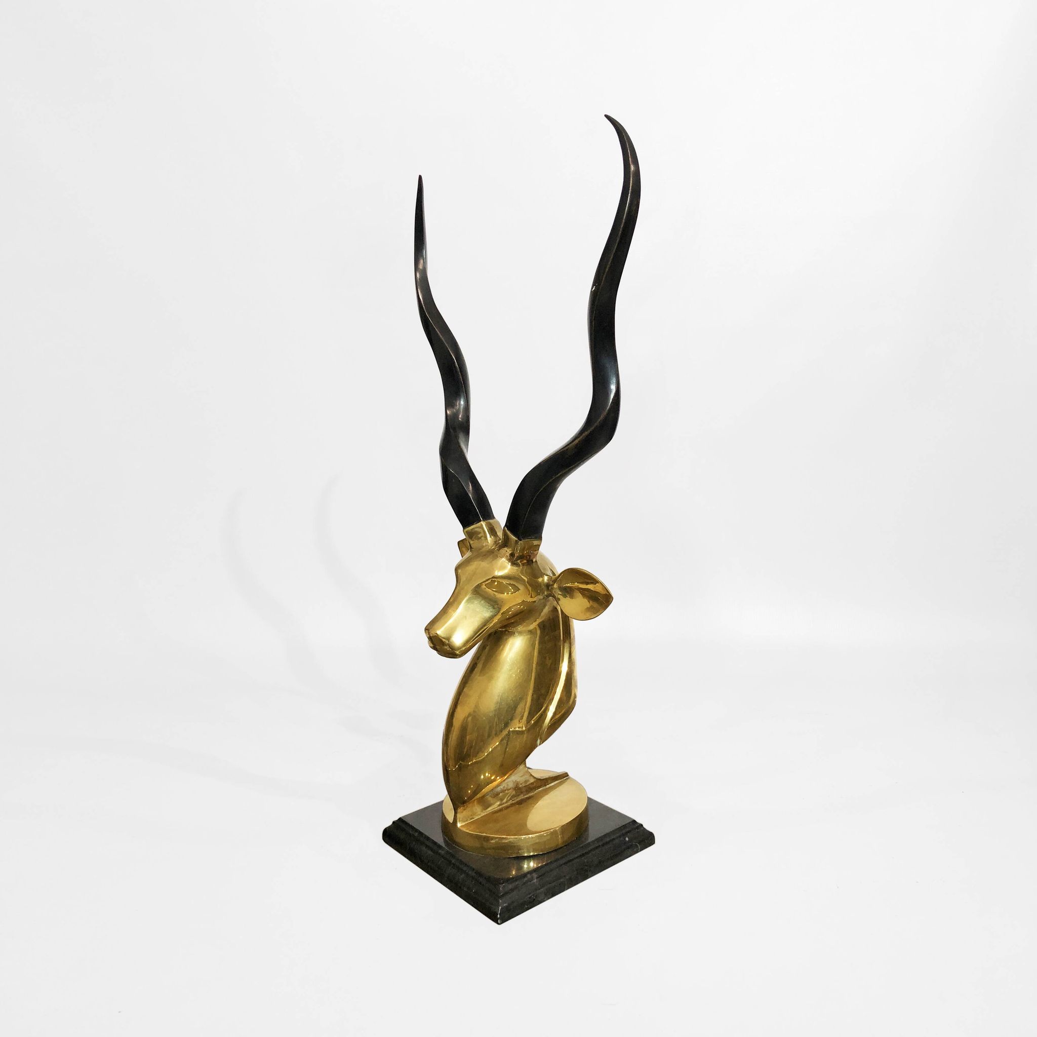 Sculpture en laiton et marbre de la tête d'antilope koudou des années 1970