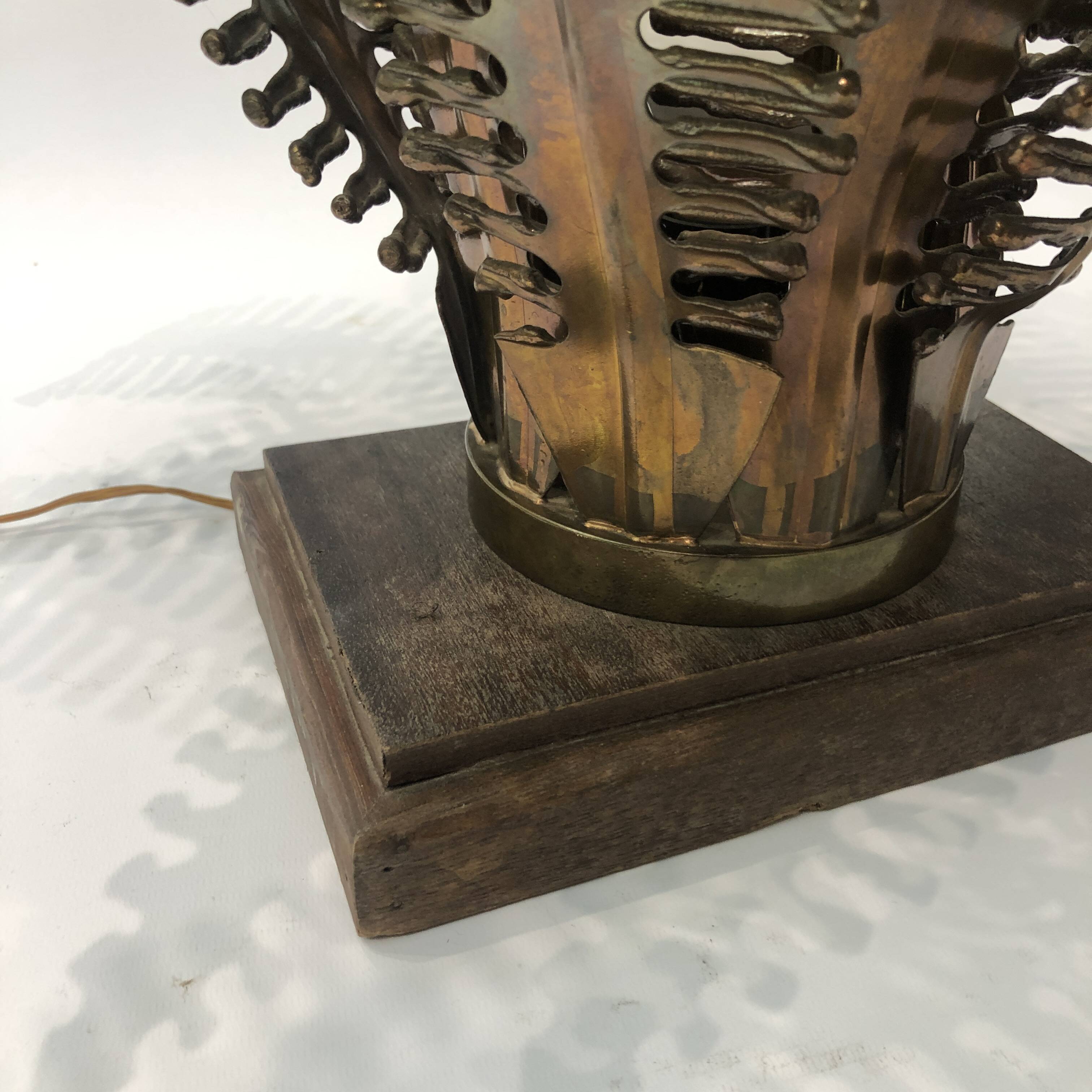 Jansen style Brass Lilies Table Lamp Midcentury Modern Hollywood Regency 1970s