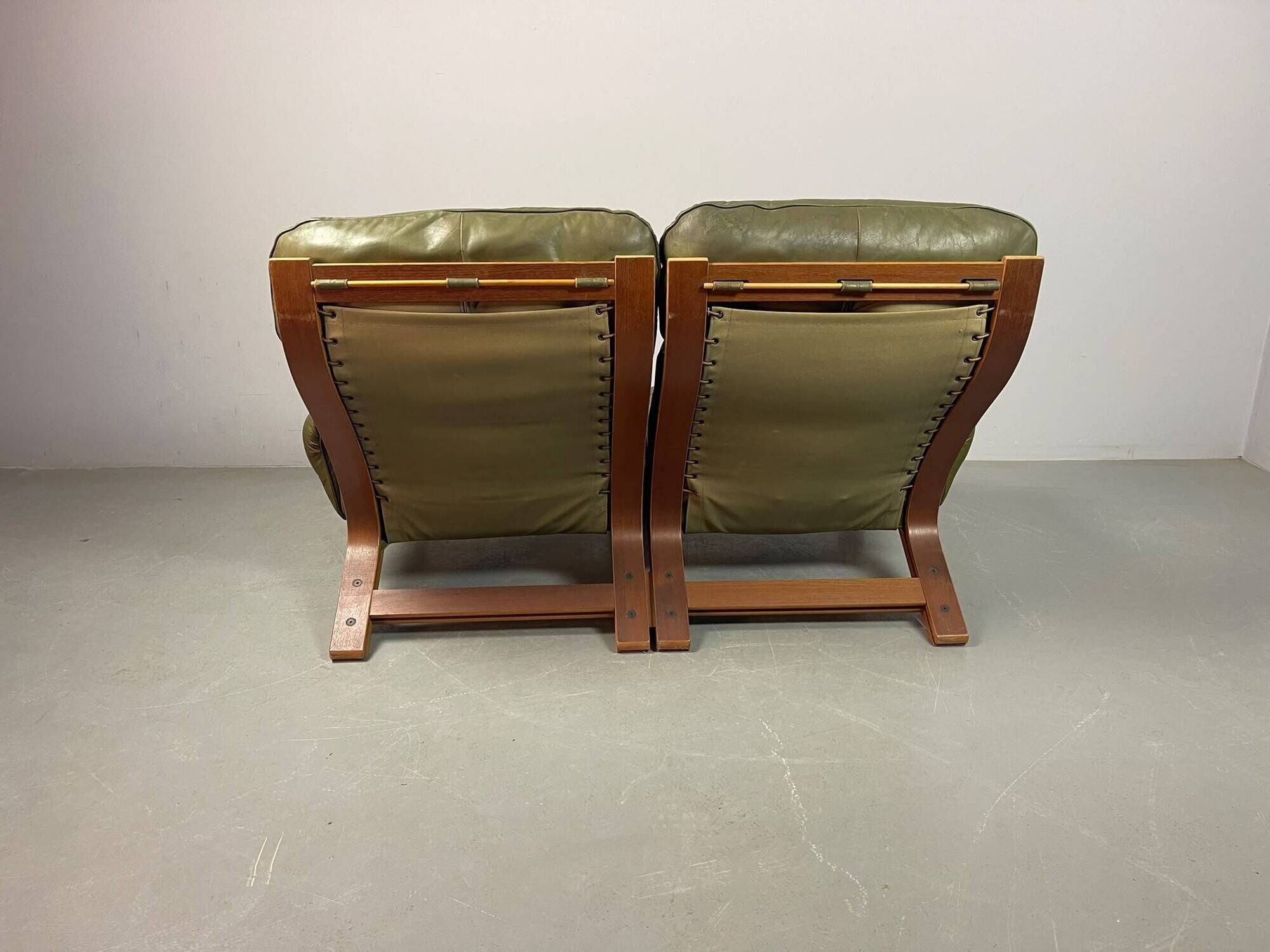 Supercomfy Scandinavian Rybo Rykken Olivegreen Leather 2-Seater Ry-Wing