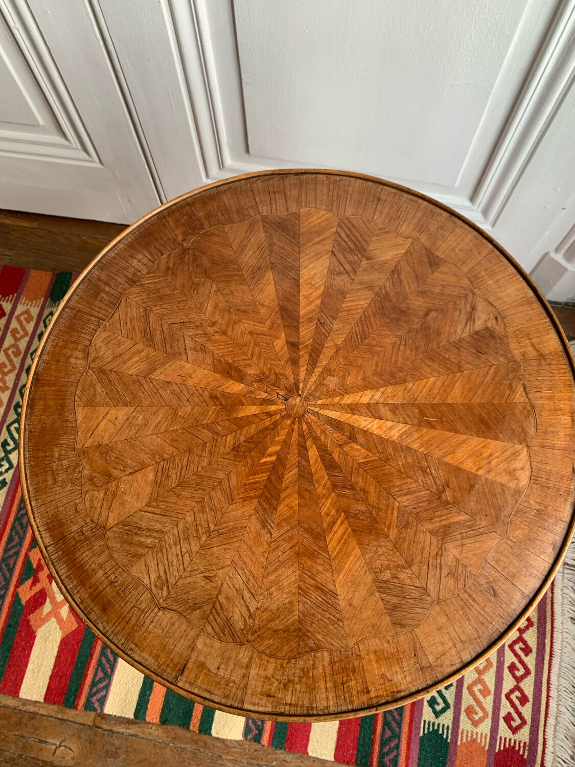 Table d'appoint, guéridon en marqueterie de bois