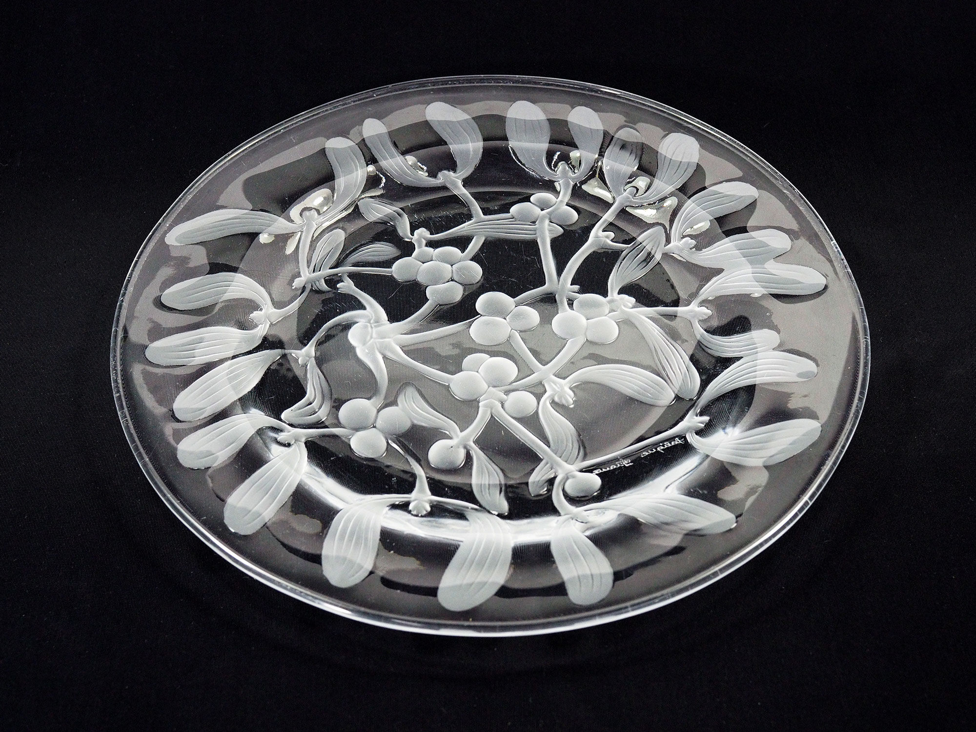 Crystal plate Gui Lalique pattern