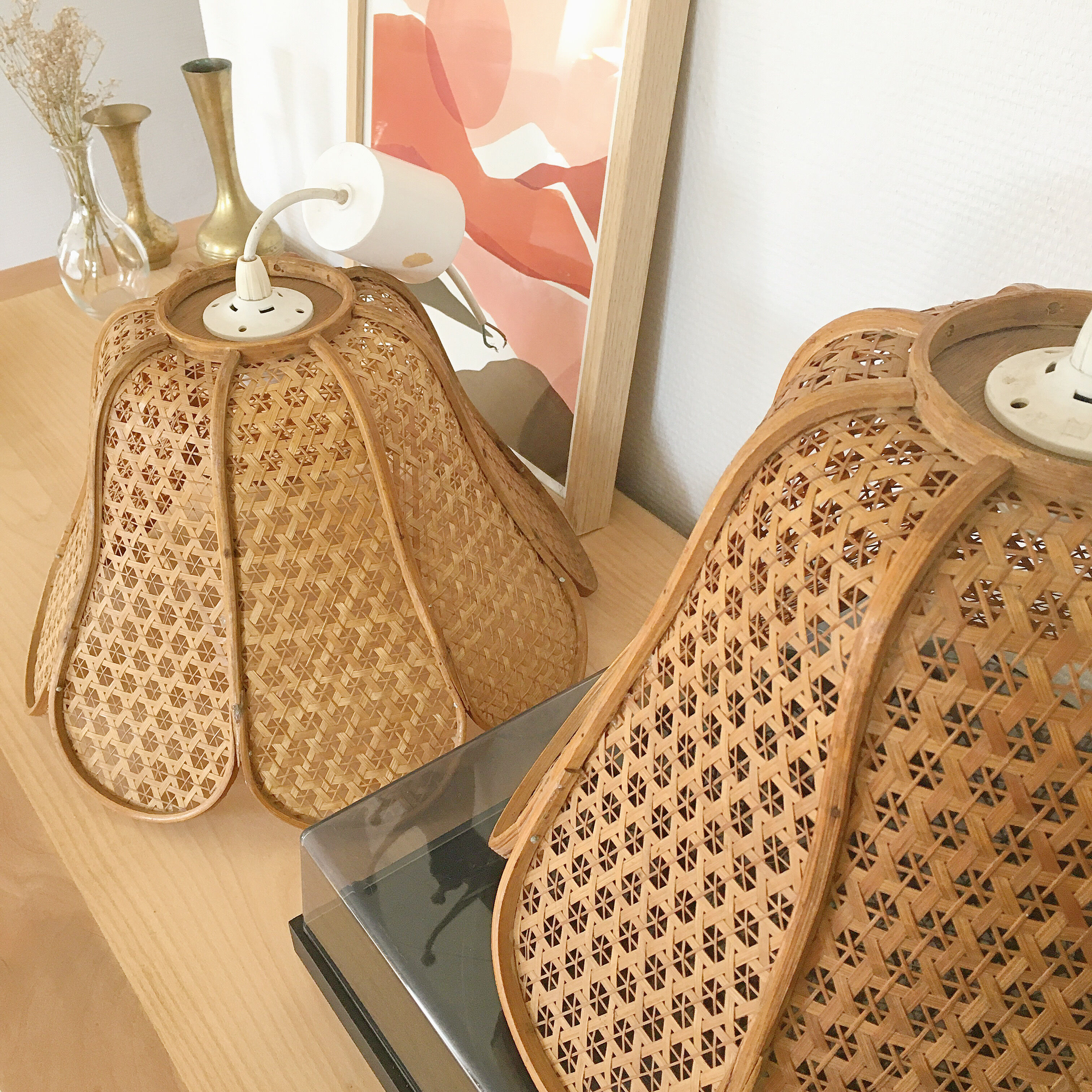 Lot of two rattan flower suspensions