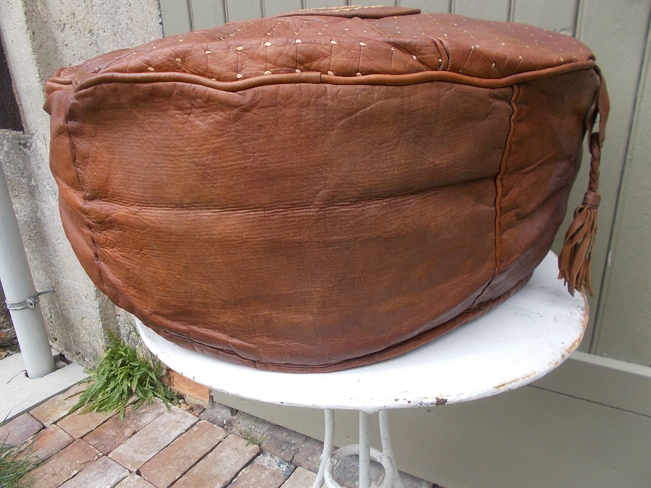 Large vintage Moroccan leather pouf n°2