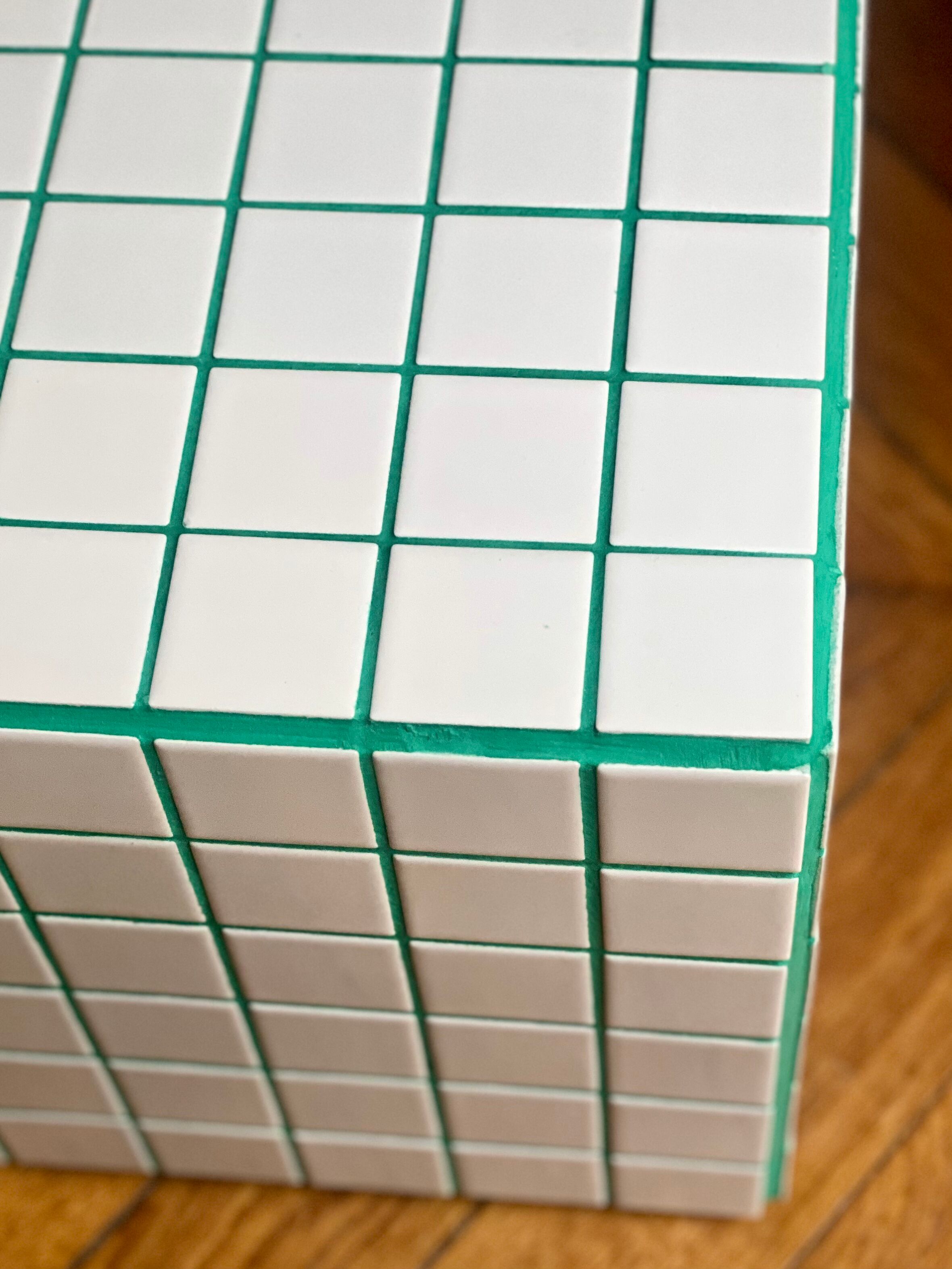 Side table cube sofa tip tile mosaic white green joint