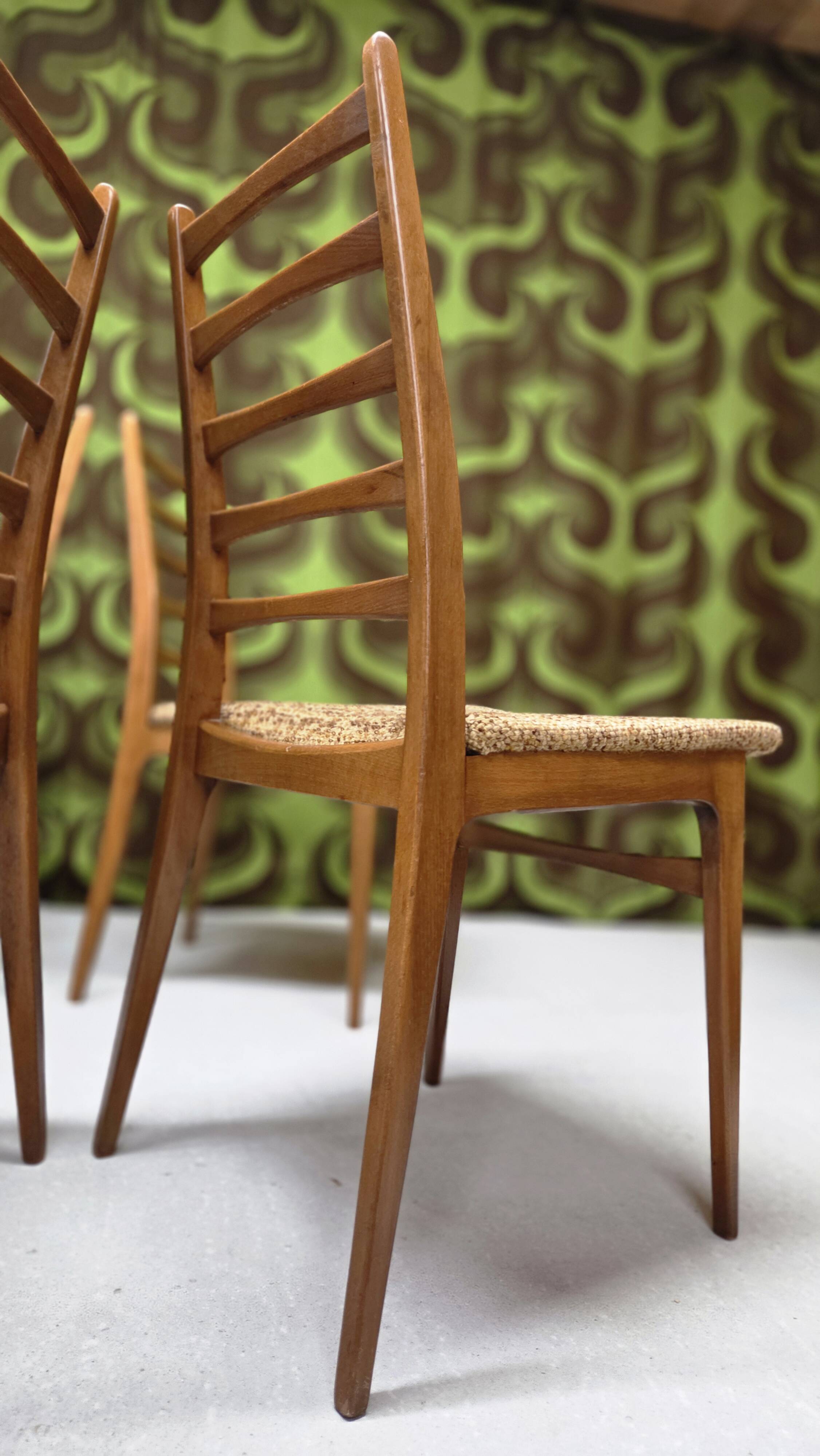 Lot 4 chaises scandinave 1970"