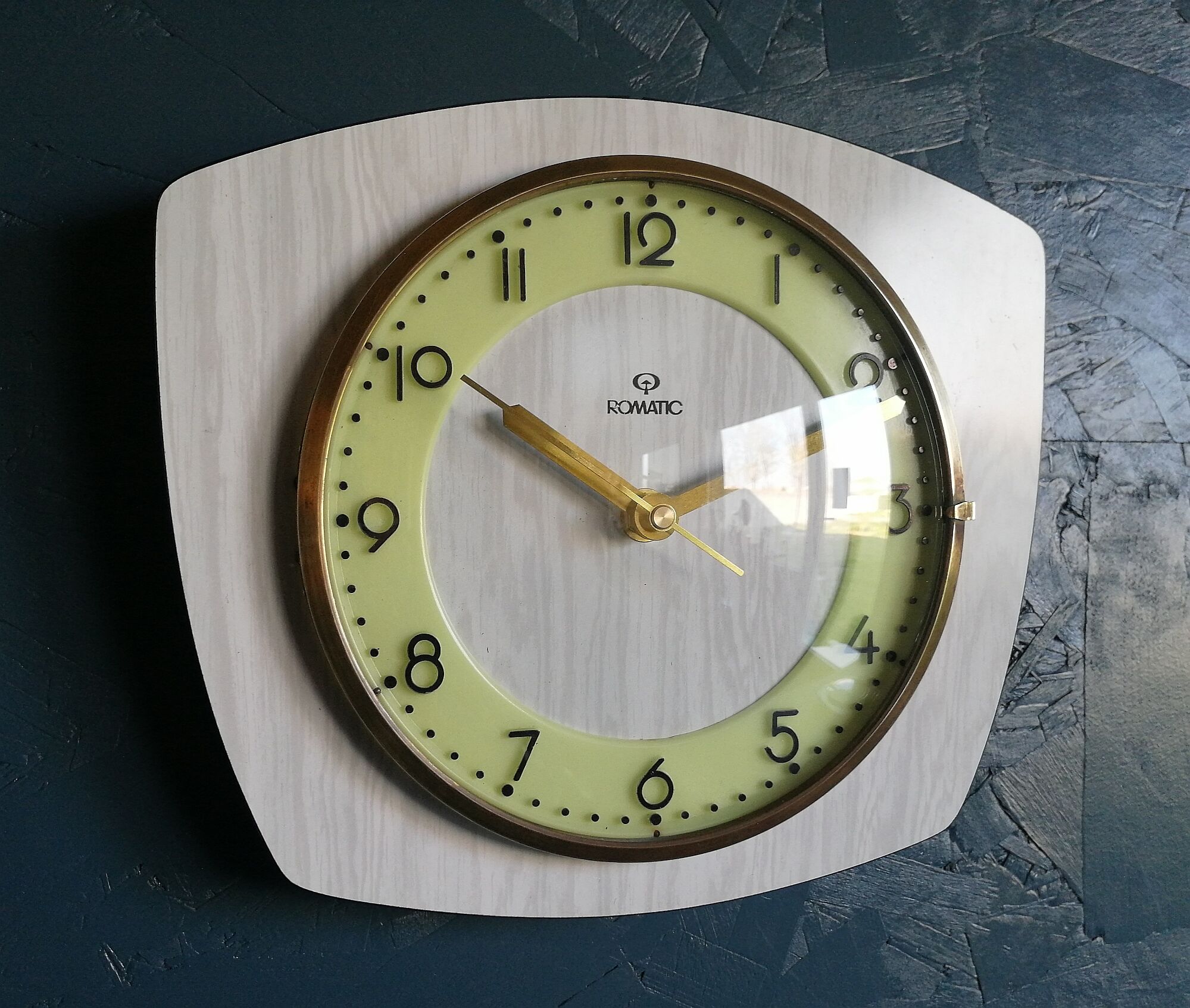 Vintage formica clock phosphorescent silent wall clock "Romatic gray wood"