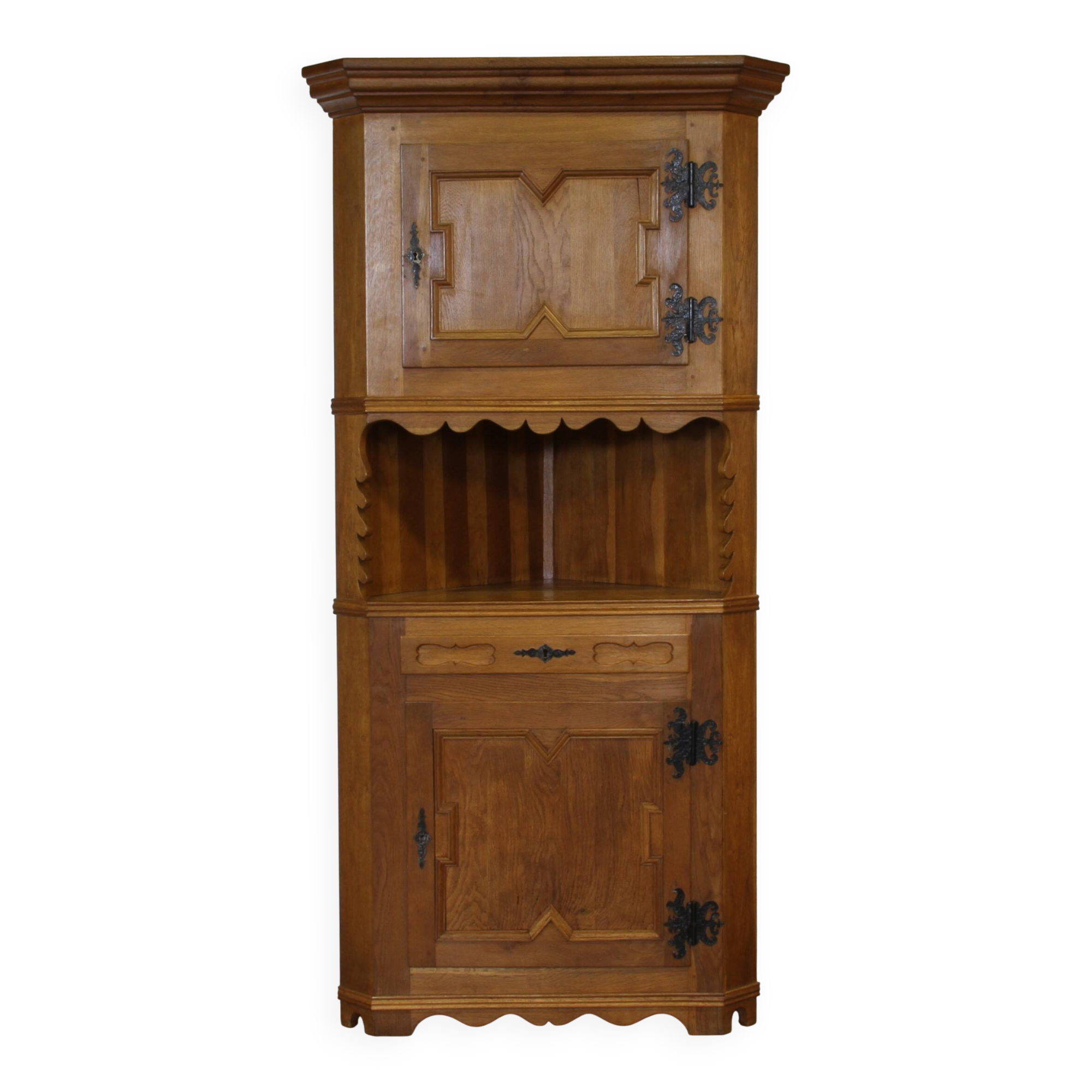 Cabinet d'angle vintage des années 1960 en chêne massif dans le style de Kjærnulf, design danois moderne.