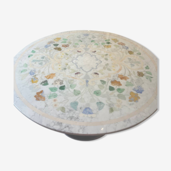 Table avec plateau en marbre massif sur piètement aluminium
