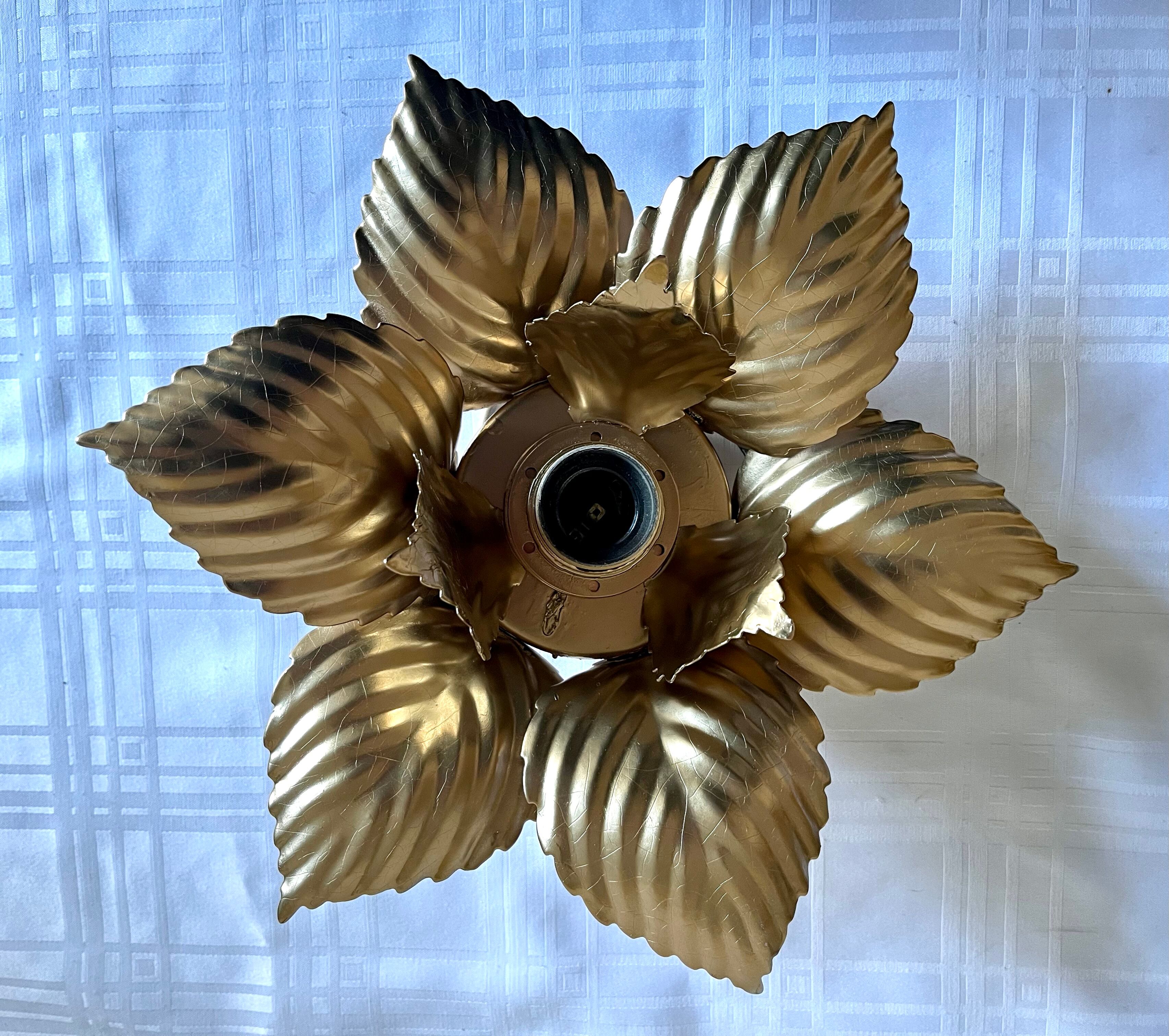 Paire d’appliques fleurs dorées