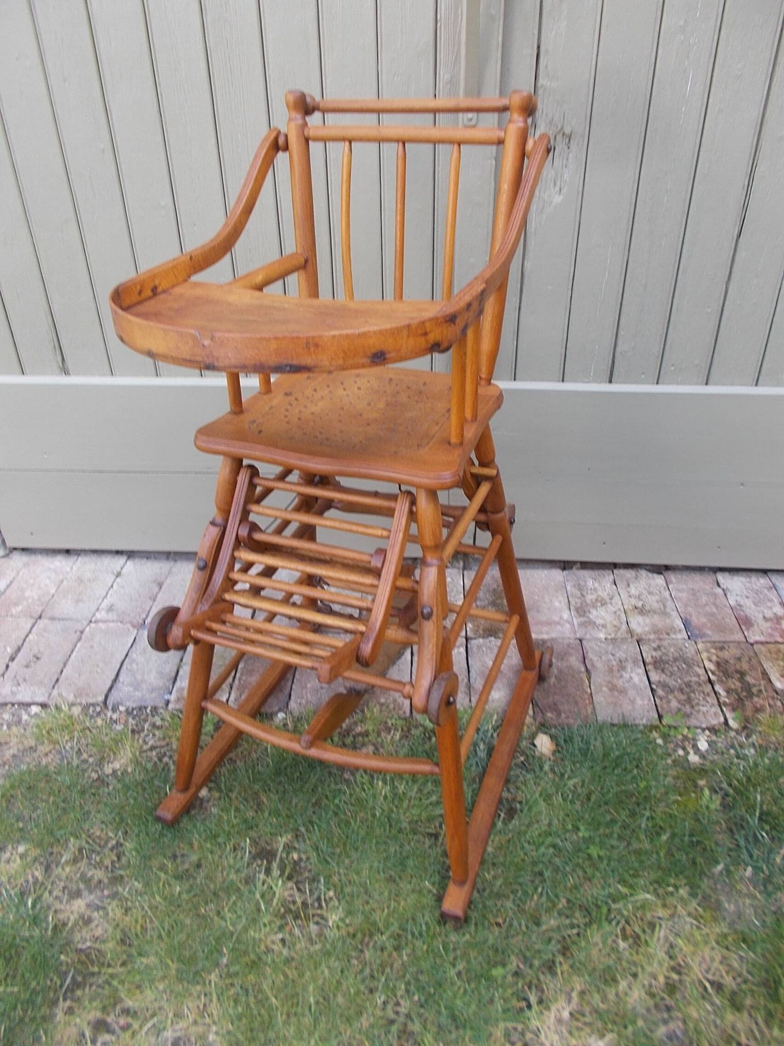 Ancienne chaise haute pour enfant Luterma