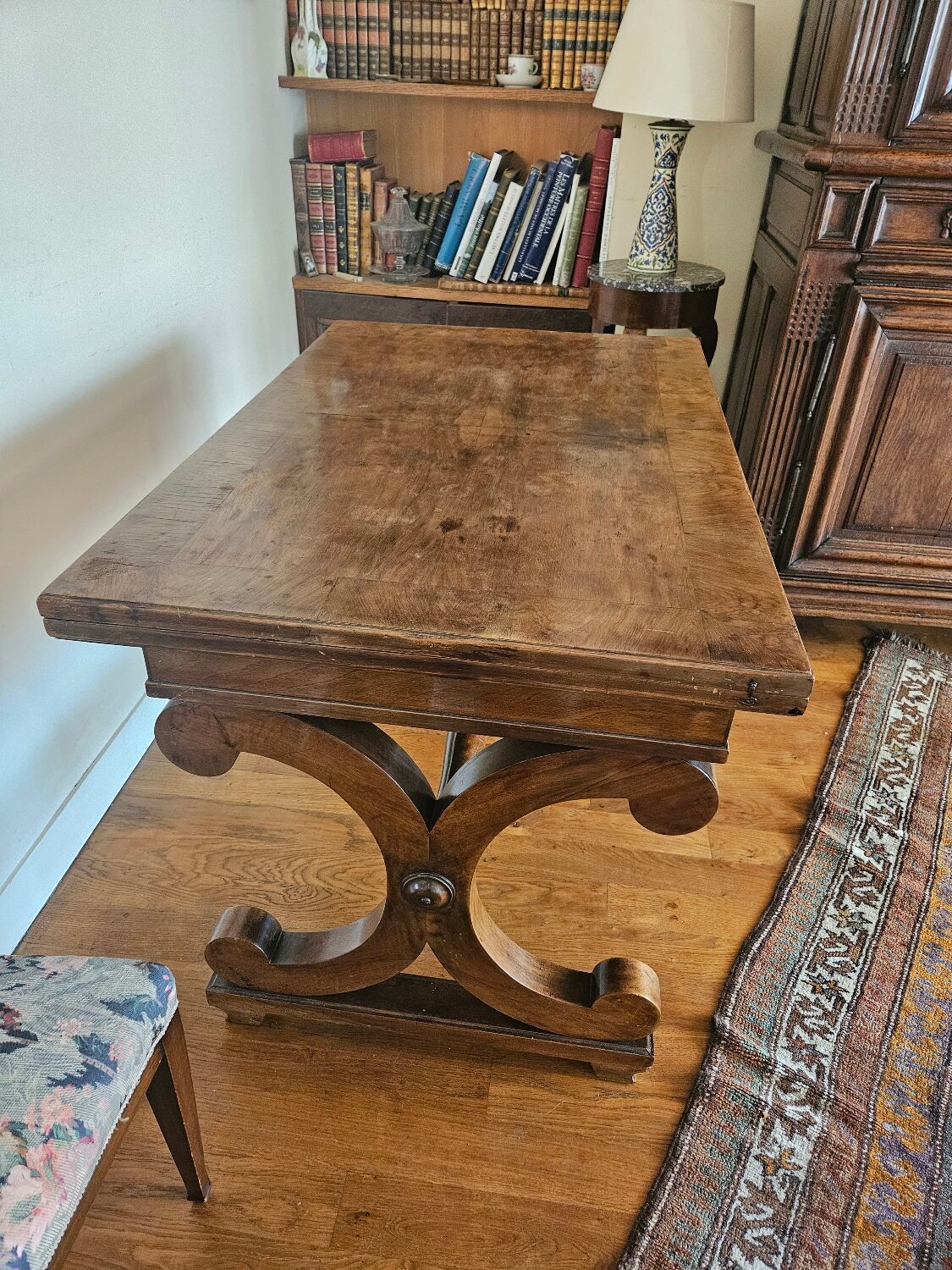 Mahogany veneer side table - 1900s period