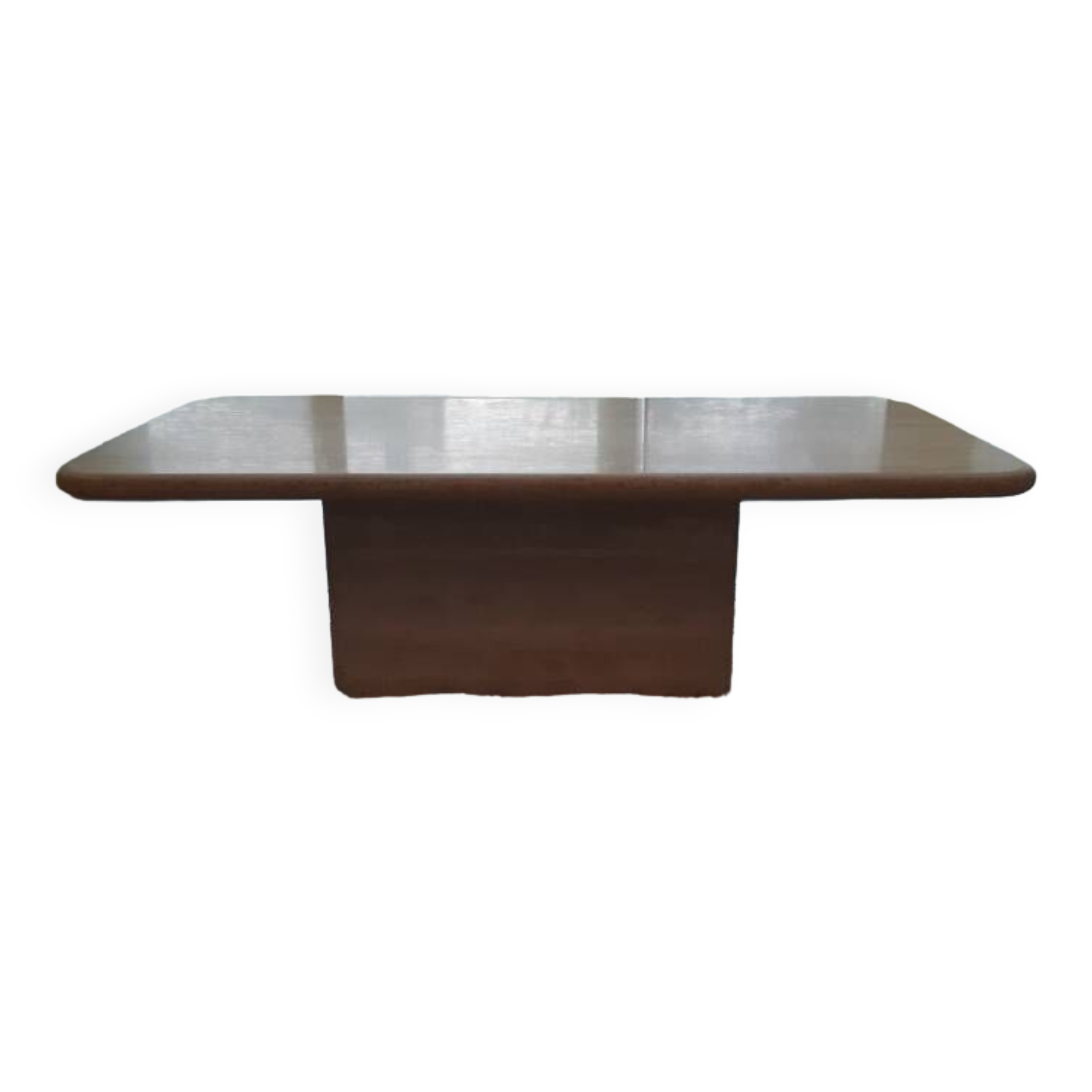 Table basse en travertin beige clair polie.