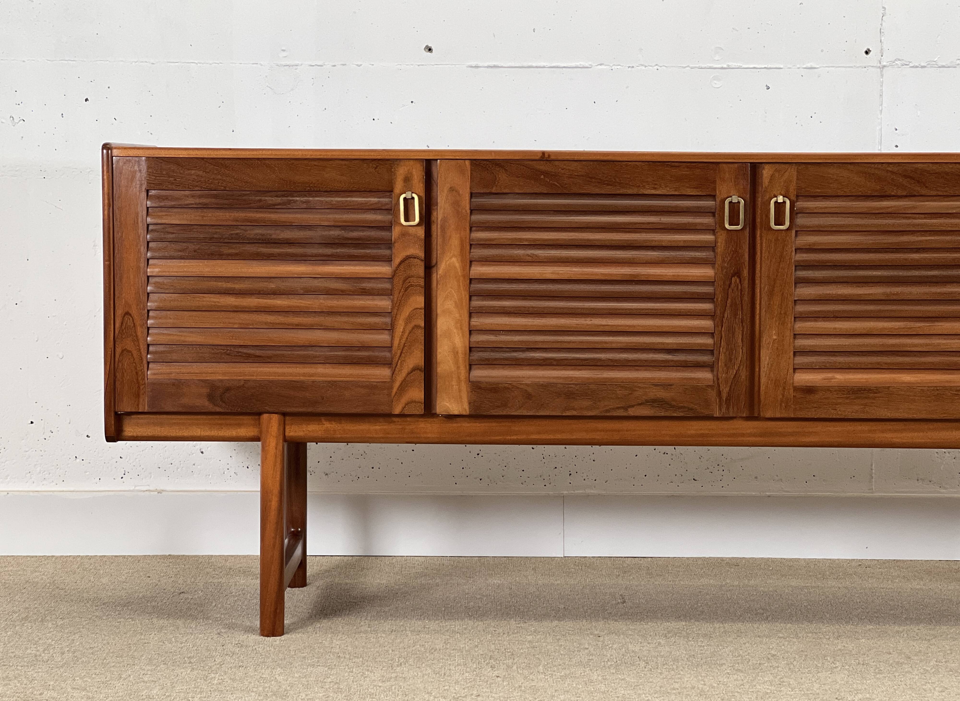 Buffet Mcintosh en noyer.