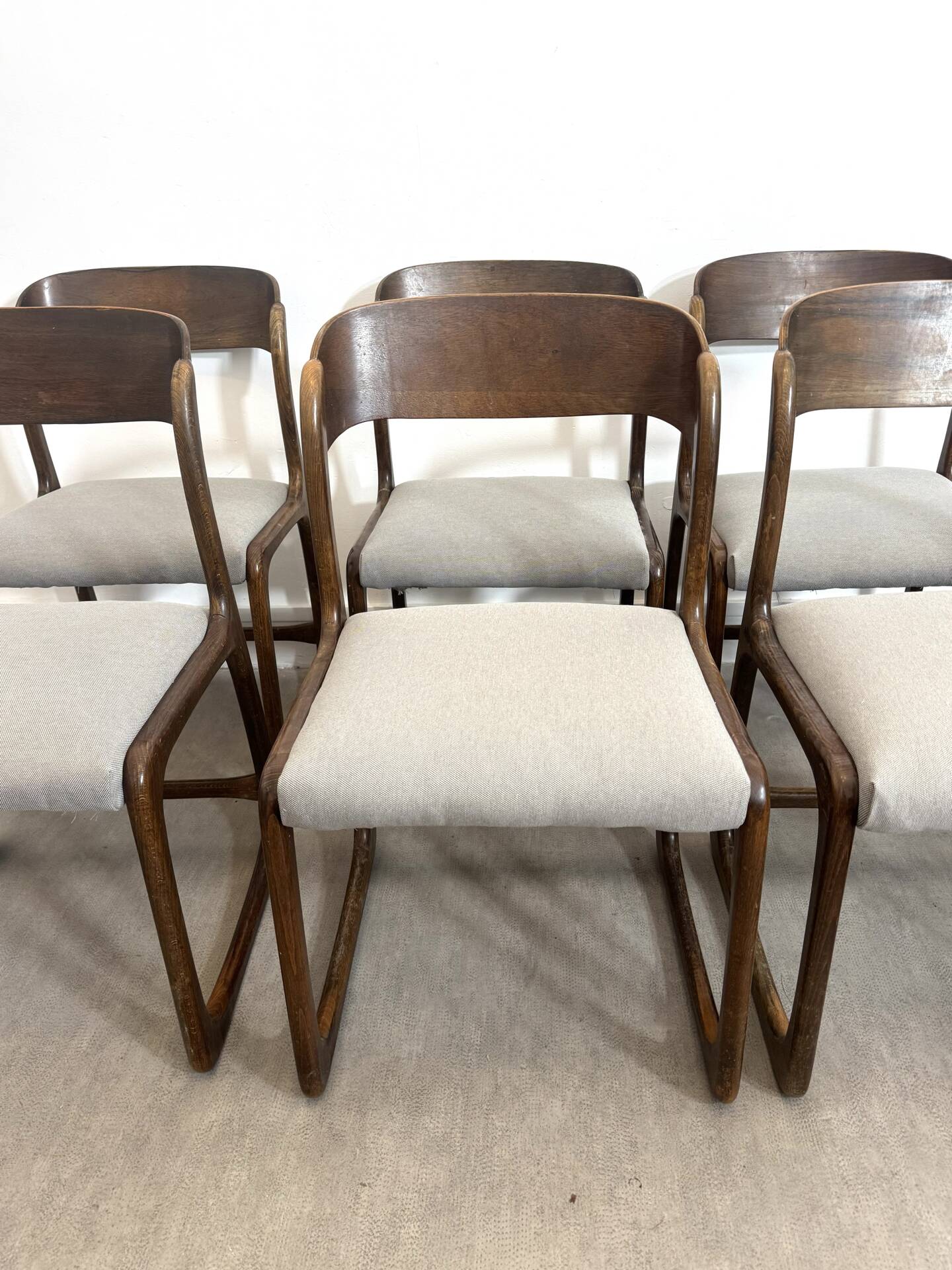 Lot de six chaises « traîneau » Baumann assises restaurées