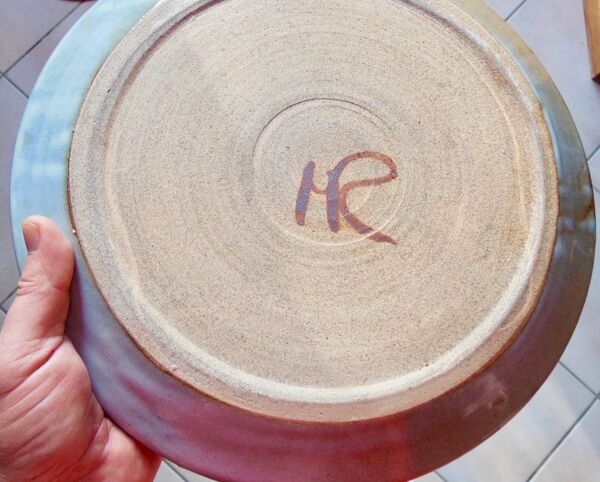 Plateau et cloche a fromage en grès vintage émaillé signature a identifier