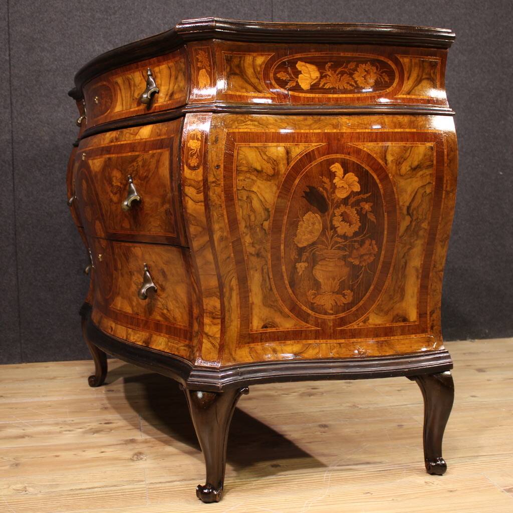 Lombard Venetian chest of drawers in Louis XV style