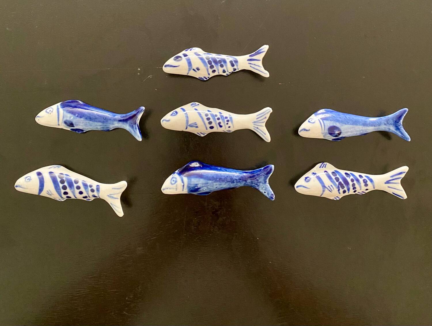 7 fish-shaped porcelain knife holders