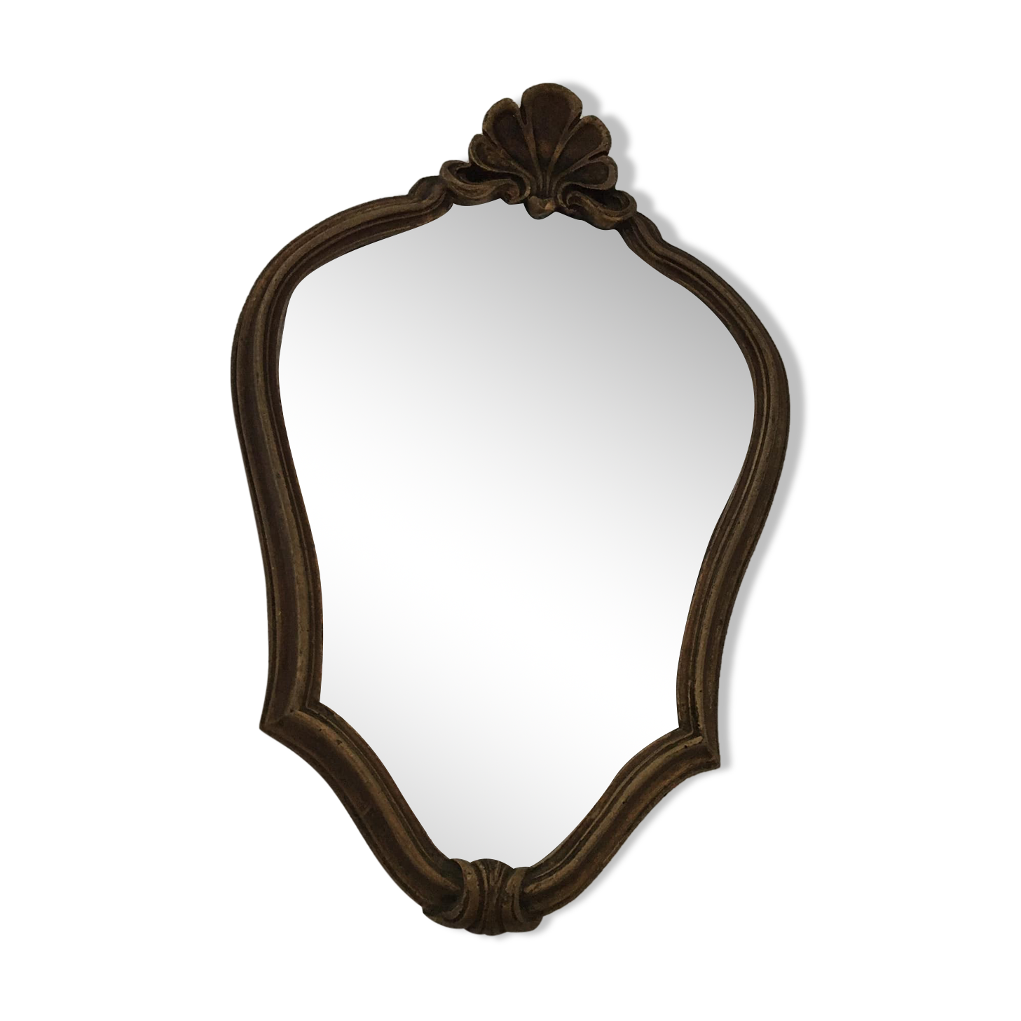 Gilded wooden mirror with shell decoration