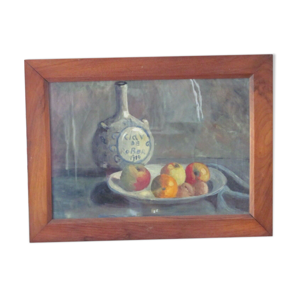 Nature morte, pommes et carafe sur la table de la cuisine