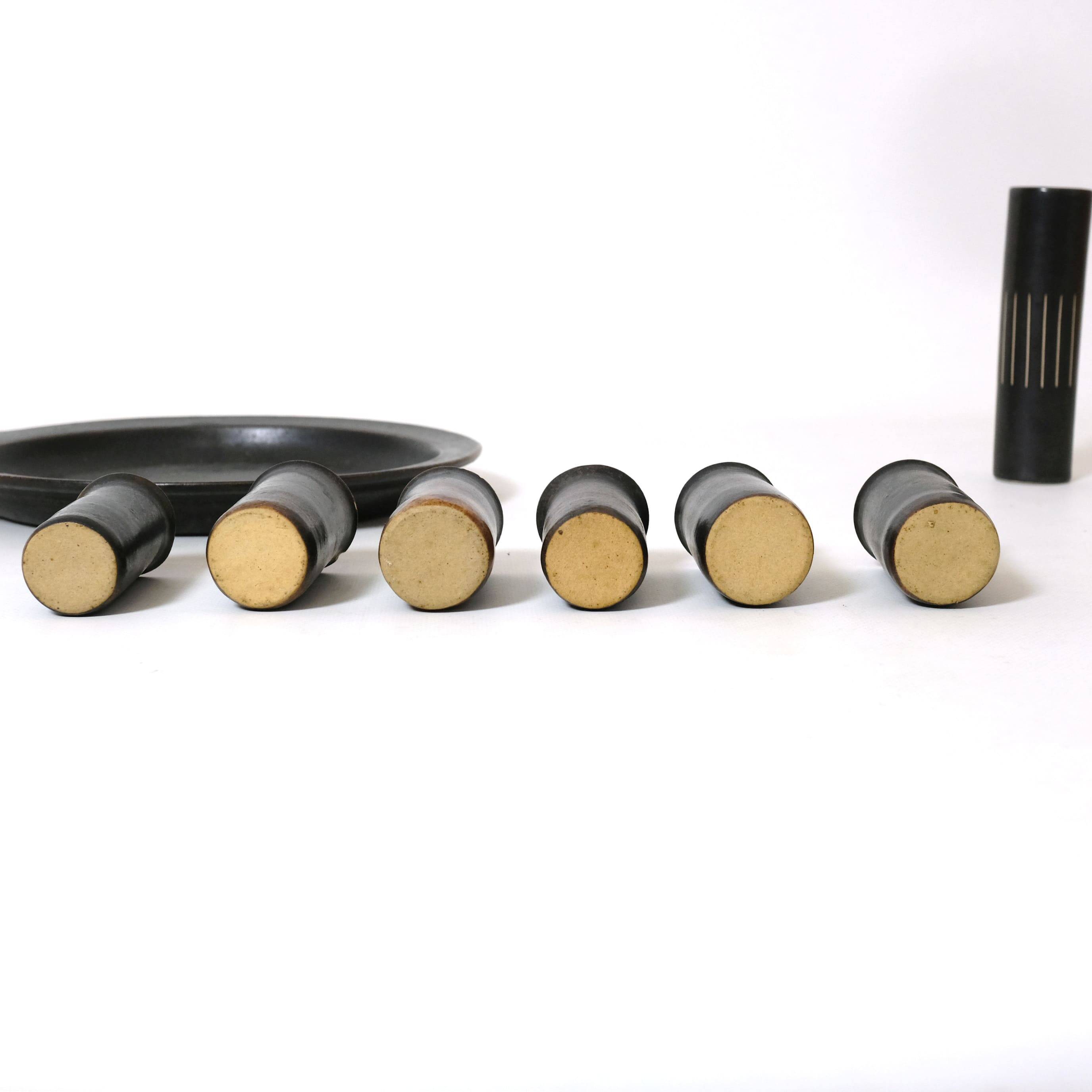 Stoneware plate and 6 goblets from Saint Amand en Puisaye.