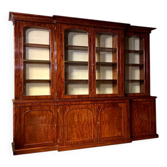 Mahogany bookcase with projection