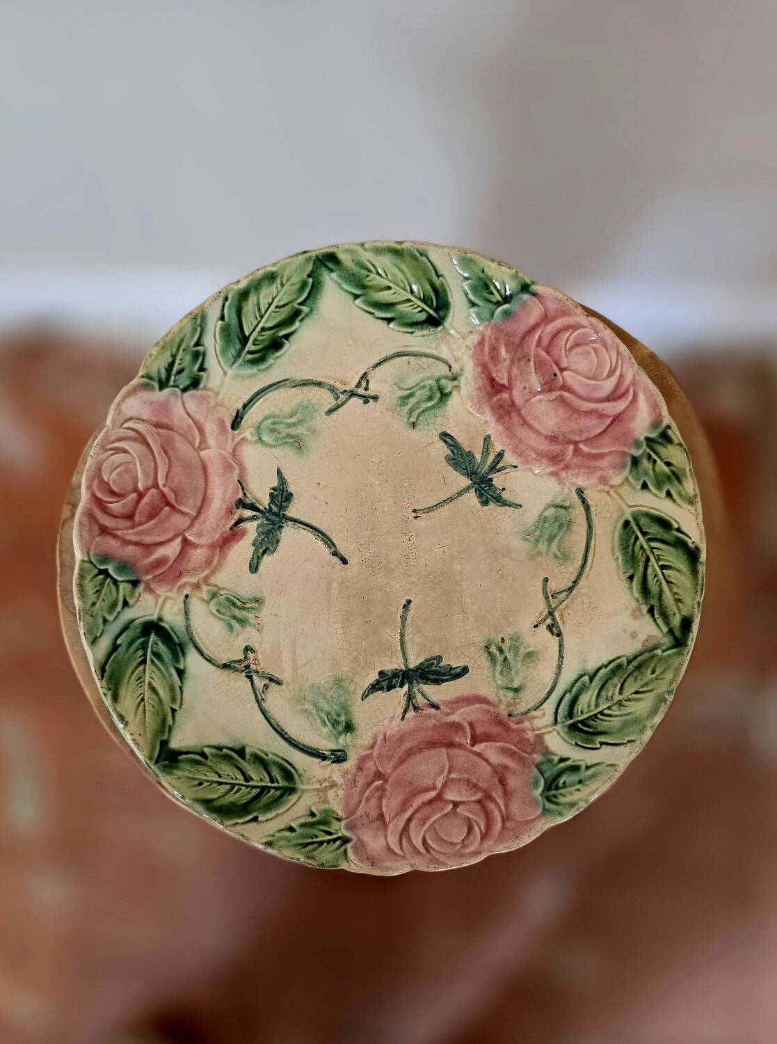 Lot de 7 assiettes Barbotine