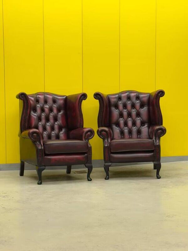 Fauteuil chesterfield en cuir bourgogne avec accoudoirs (Le prix est pour un)