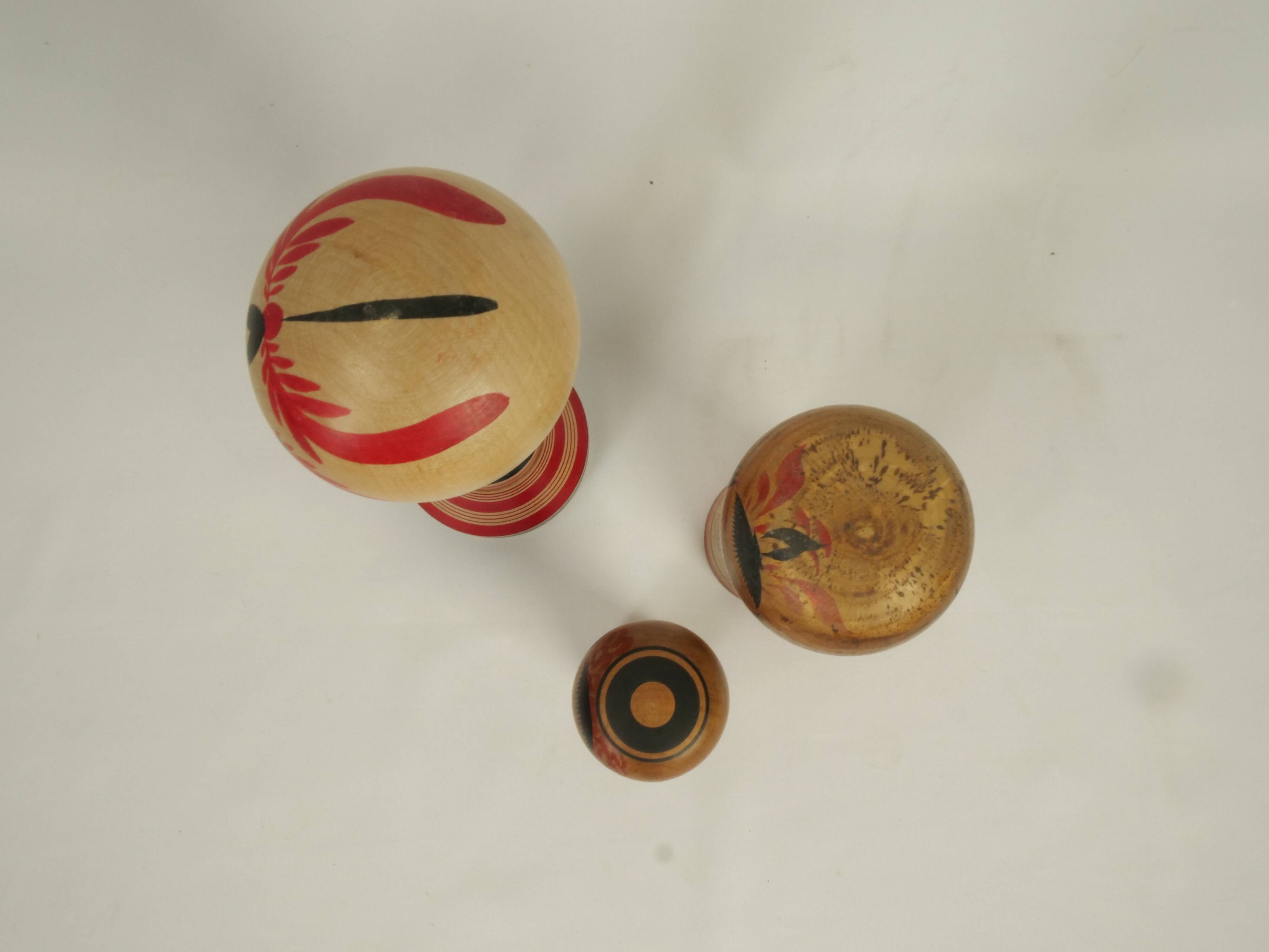 Lot of 3 japanese kokeshi dolls