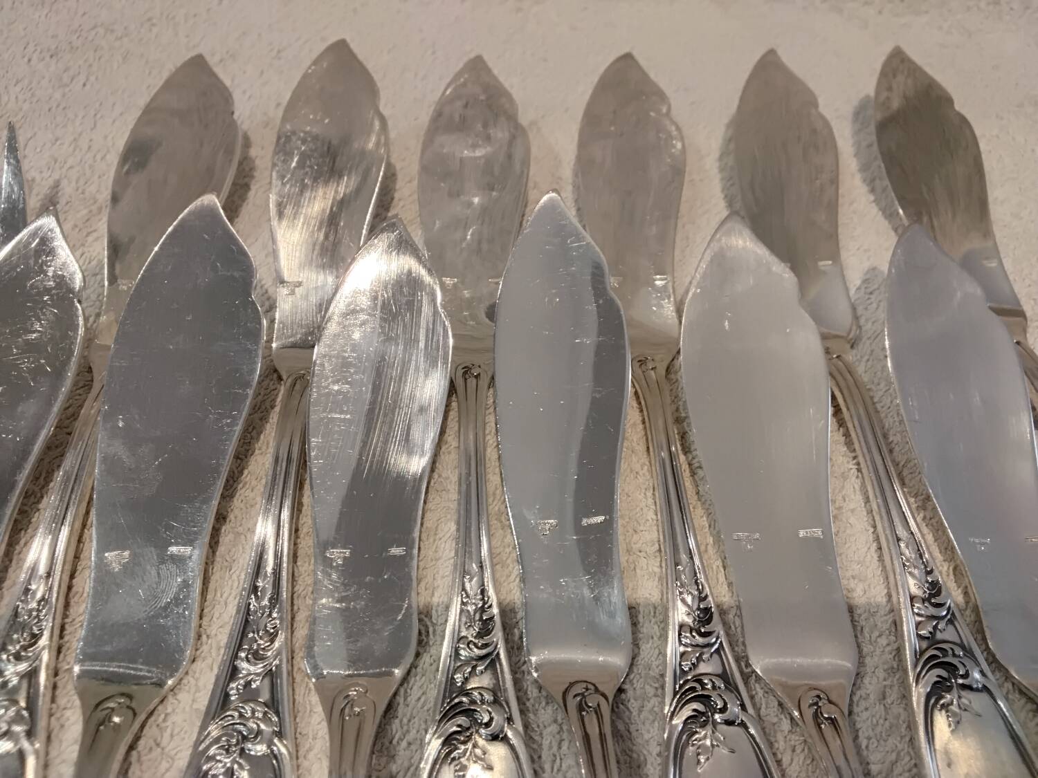 12 fish cutlery pieces, 24 pieces, silver-plated metal, Ercuis Fontenoy silversmith