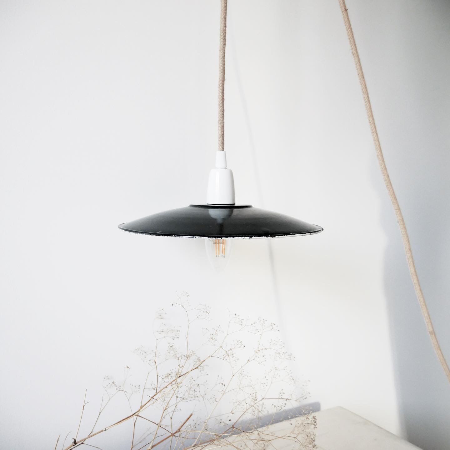 Suspension en tôle émaillée  noire