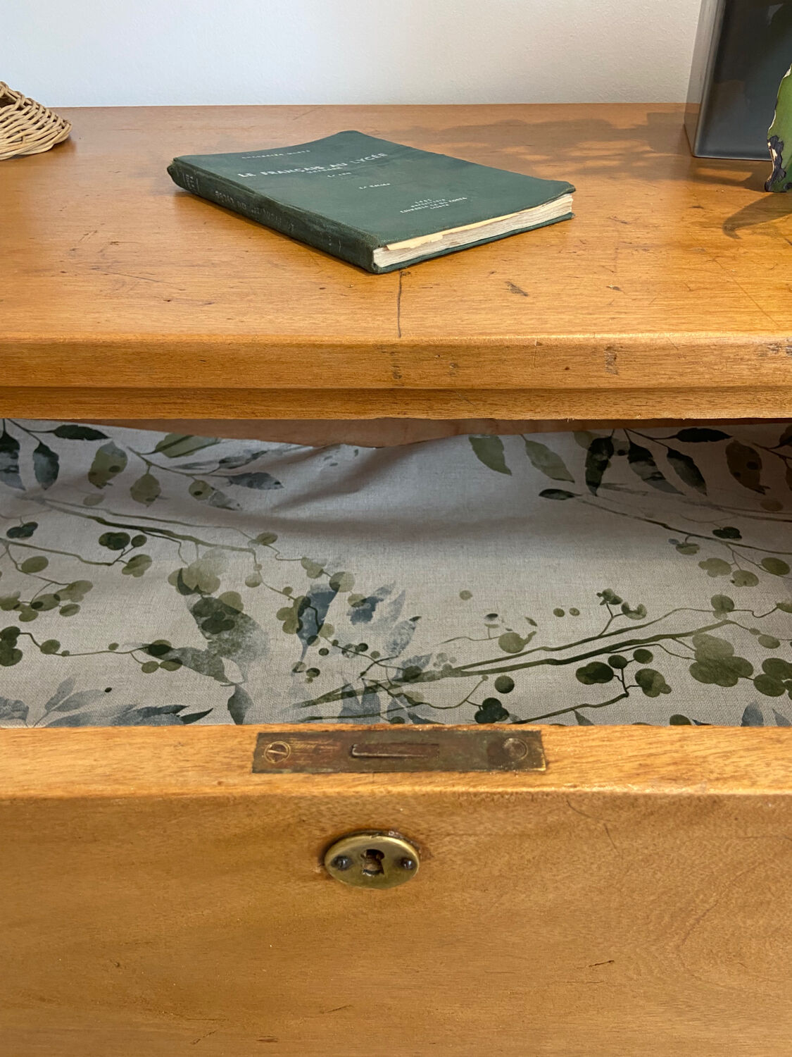 Antique chest of drawers