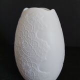Small Kaiser biscuit vase
