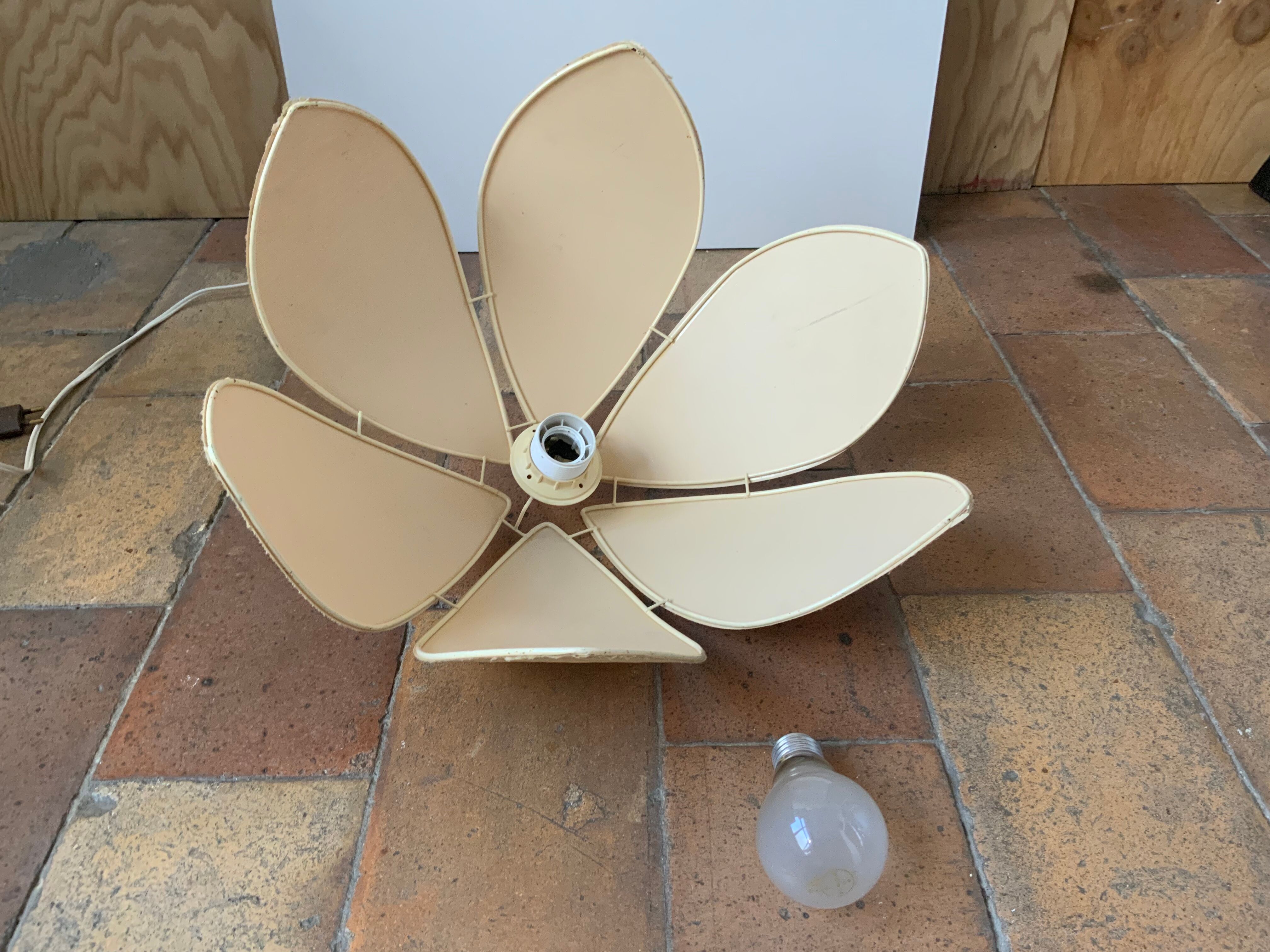 Vintage flower suspension